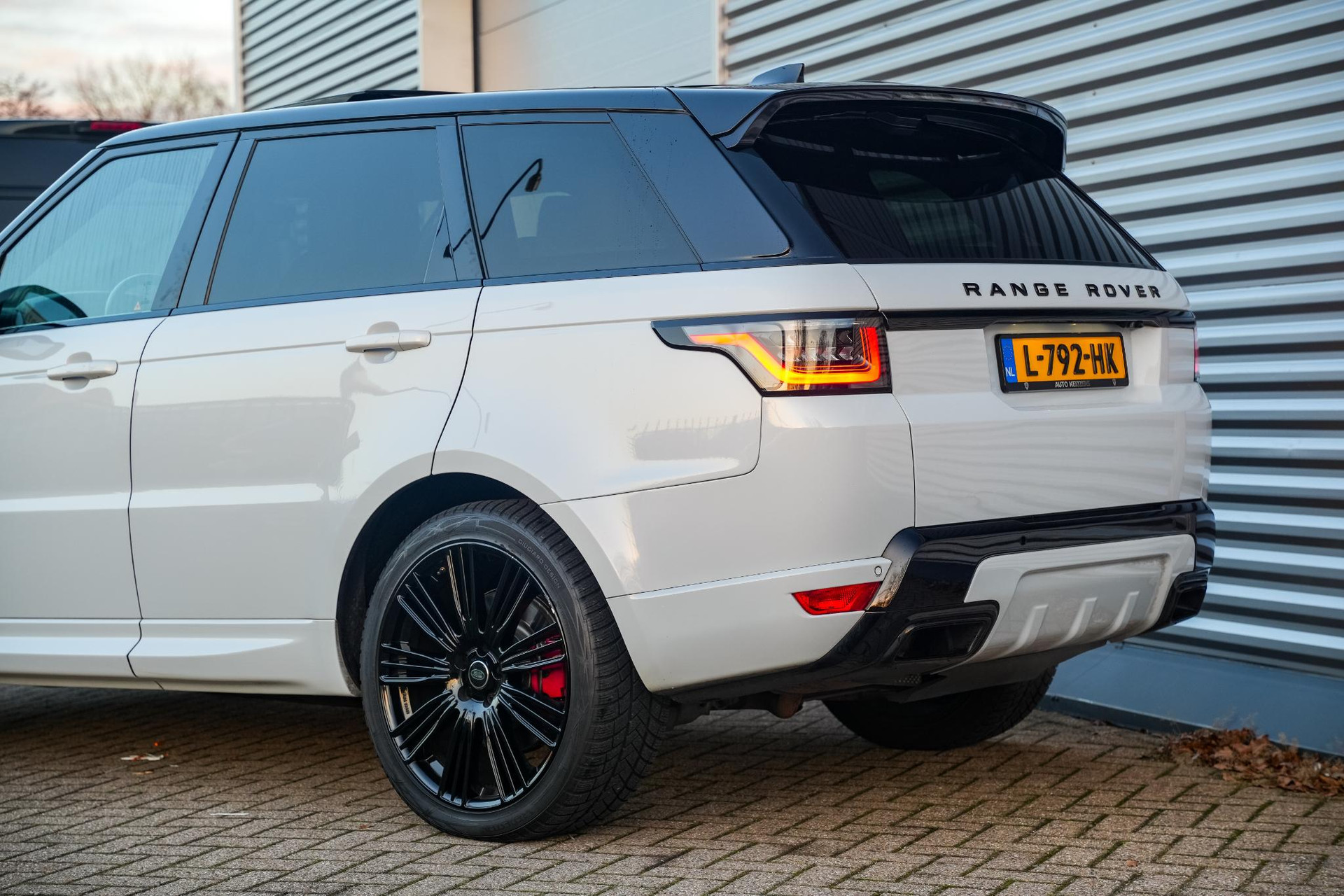 Land Rover Range Rover Sport 2.0 P400e HSE Dynamic 2018 Exterior Paint - Yulong White (1AQ) 31