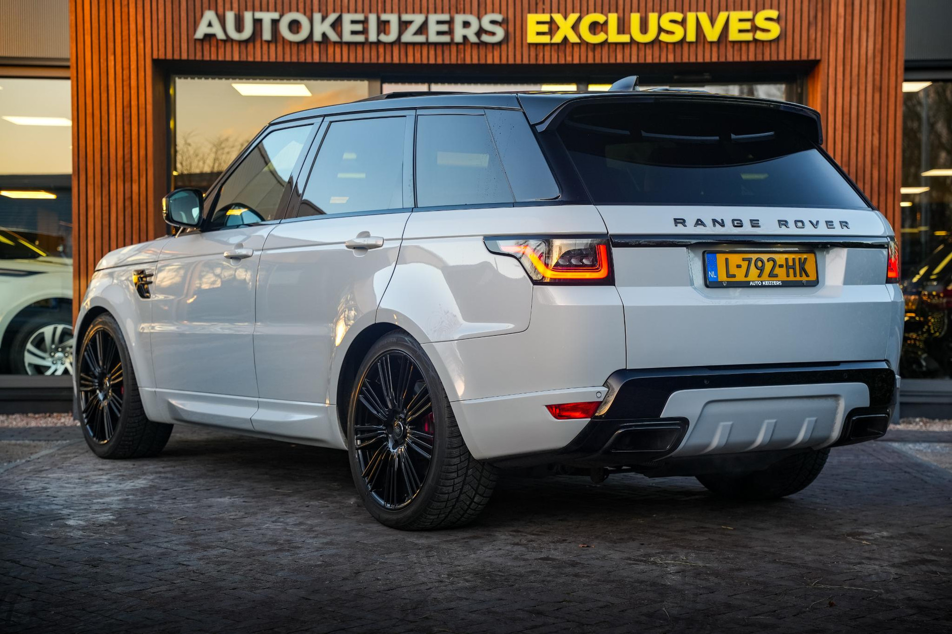 Land Rover Range Rover Sport 2.0 P400e HSE Dynamic 2018 Exterior Paint - Yulong White (1AQ) 7