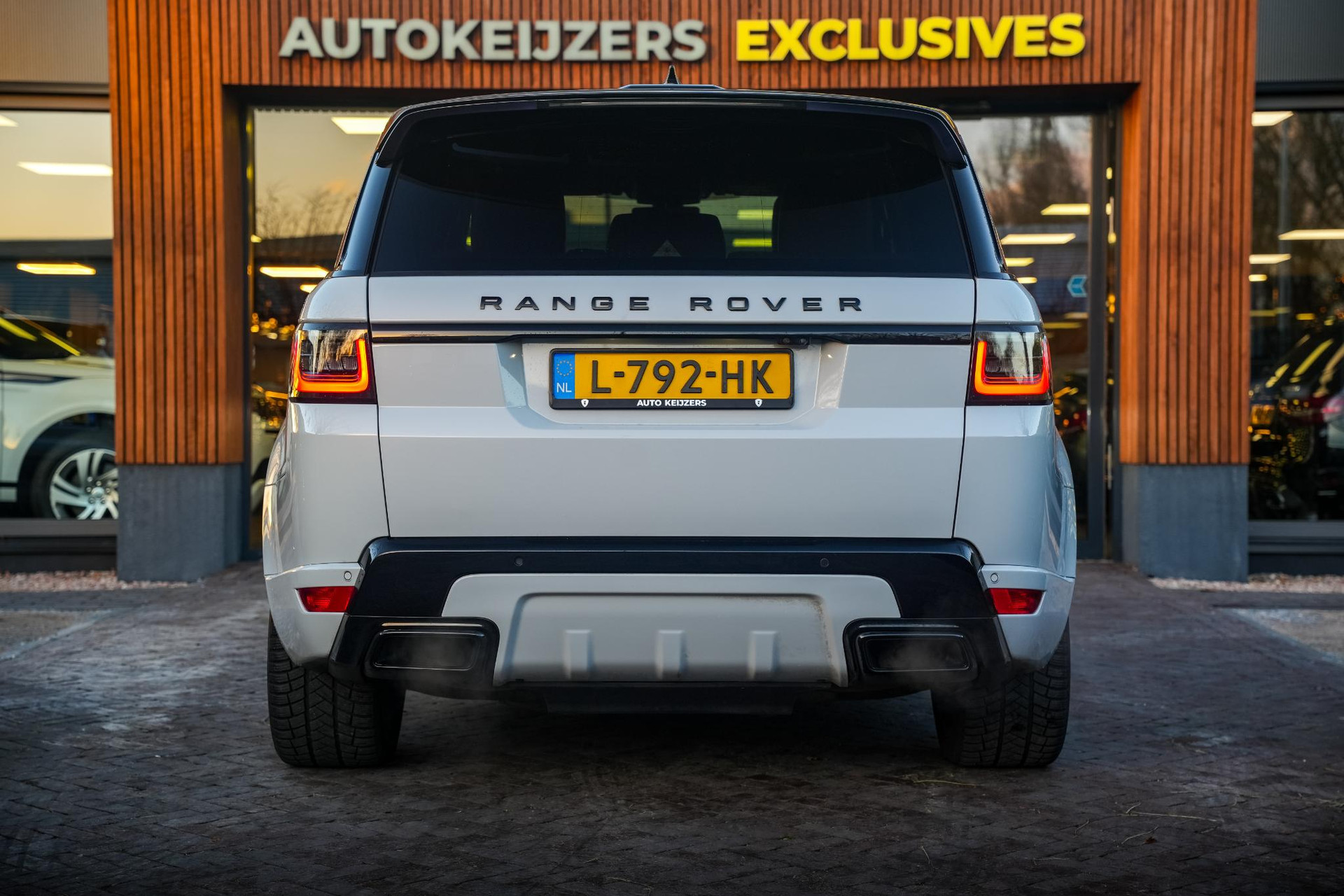 Land Rover Range Rover Sport 2.0 P400e HSE Dynamic 2018 Exterior Paint - Yulong White (1AQ) 9