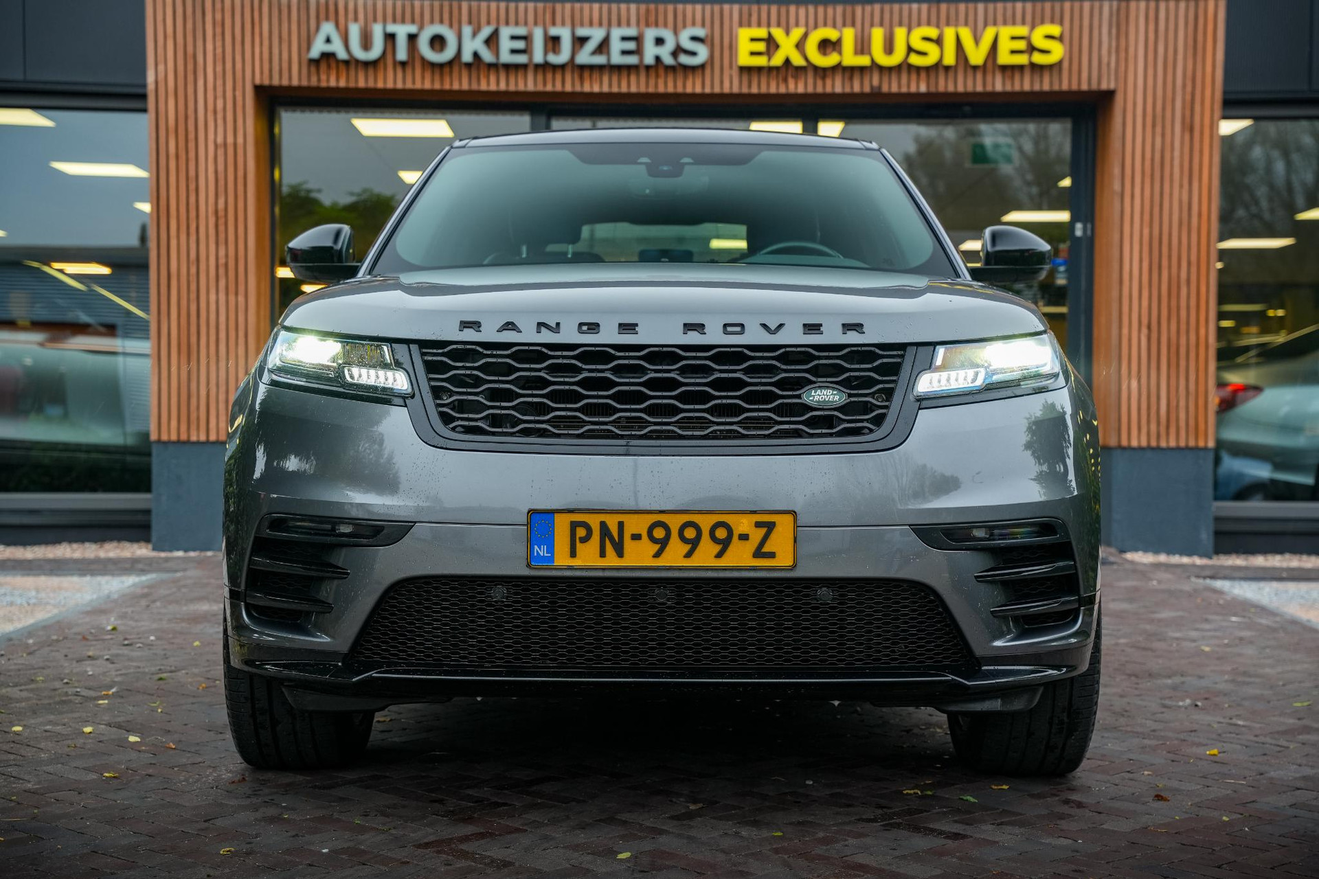 Land Rover Range Rover Velar 2.0 I4 Turbo AWD SE R Dynamic 2017  3