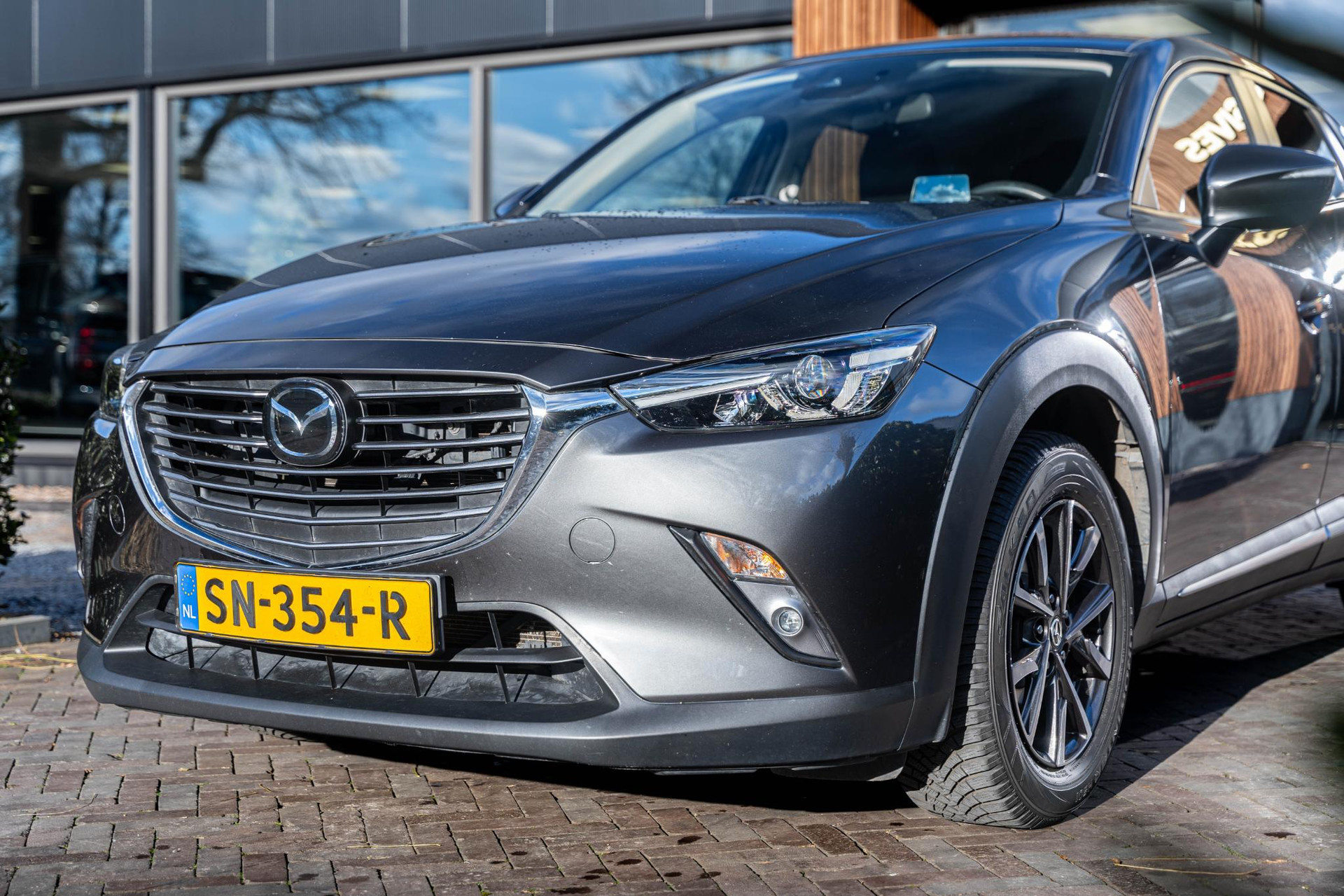 Mazda CX-3 2.0 SkyActiv-G 120 GT-M 2018 Machine gray 3