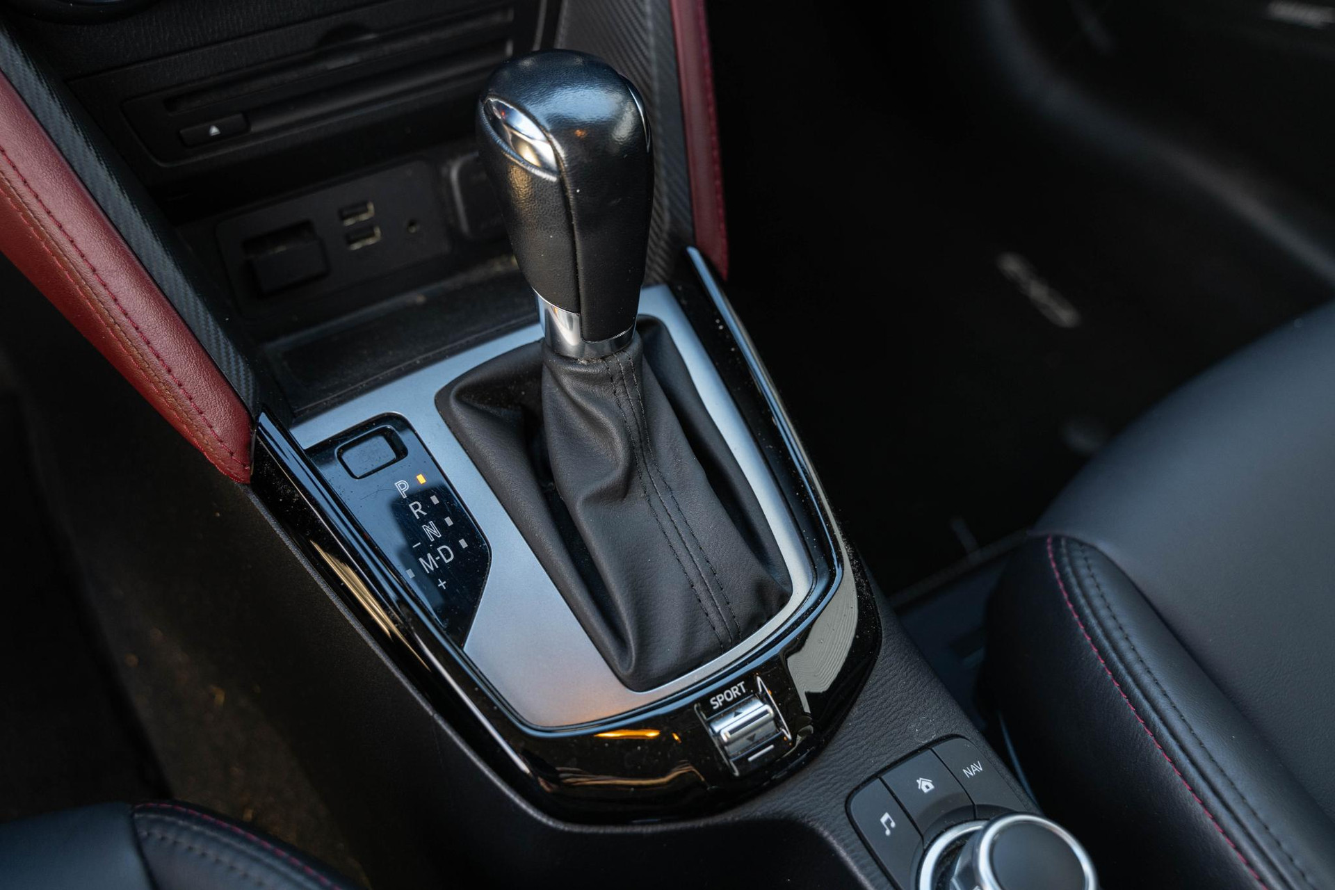 Mazda CX-3 2.0 SkyActiv-G 120 GT-M 2018 Machine gray 30