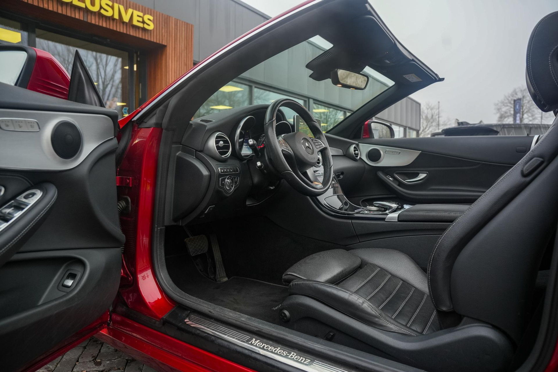 Mercedes-Benz C-Klasse Cabrio 400 4MATIC Prestige 2017 HYACINTH RED - METALLIC FINISH (996U) 2