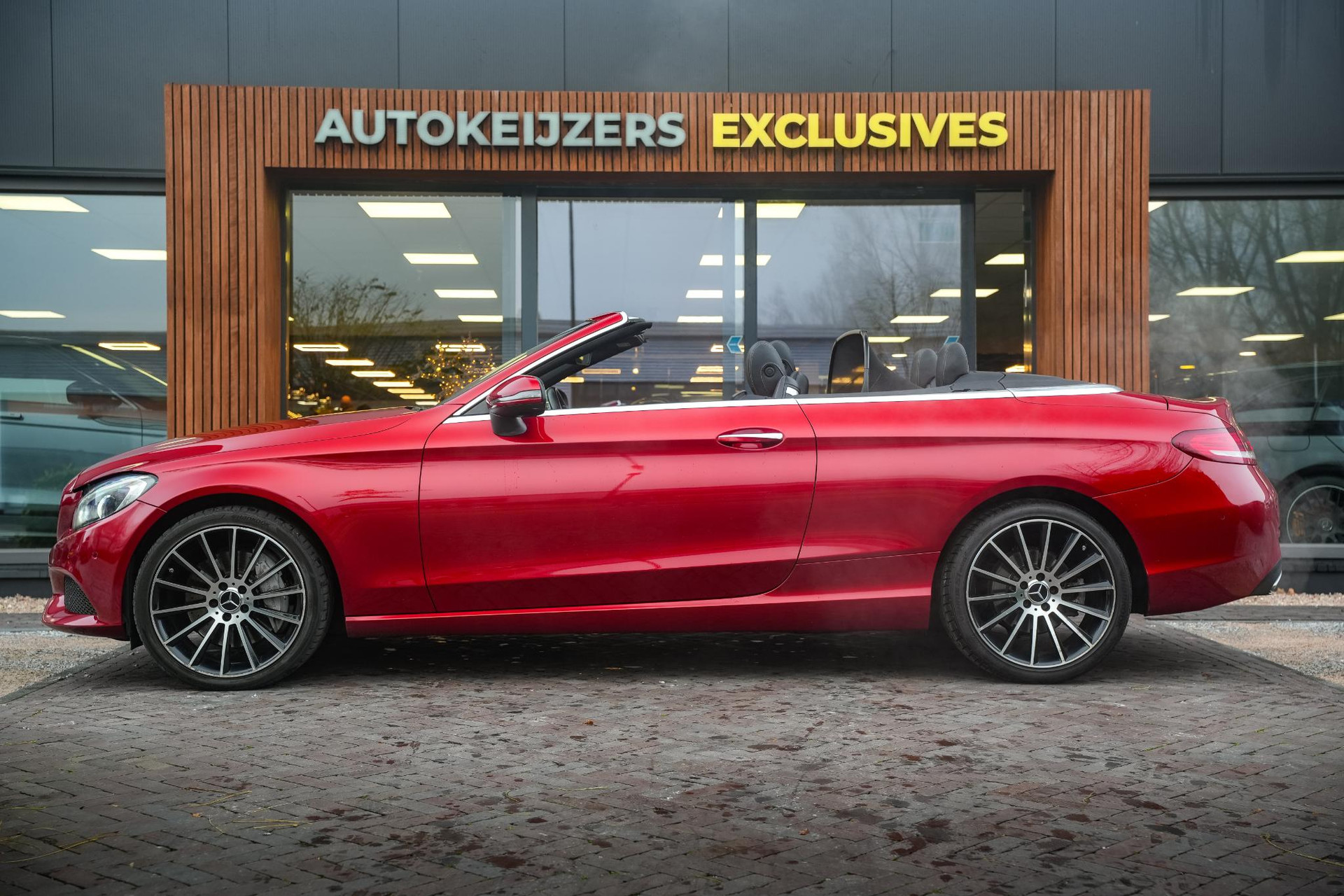Mercedes-Benz C-Klasse Cabrio 400 4MATIC Prestige 2017 HYACINTH RED - METALLIC FINISH (996U) 5