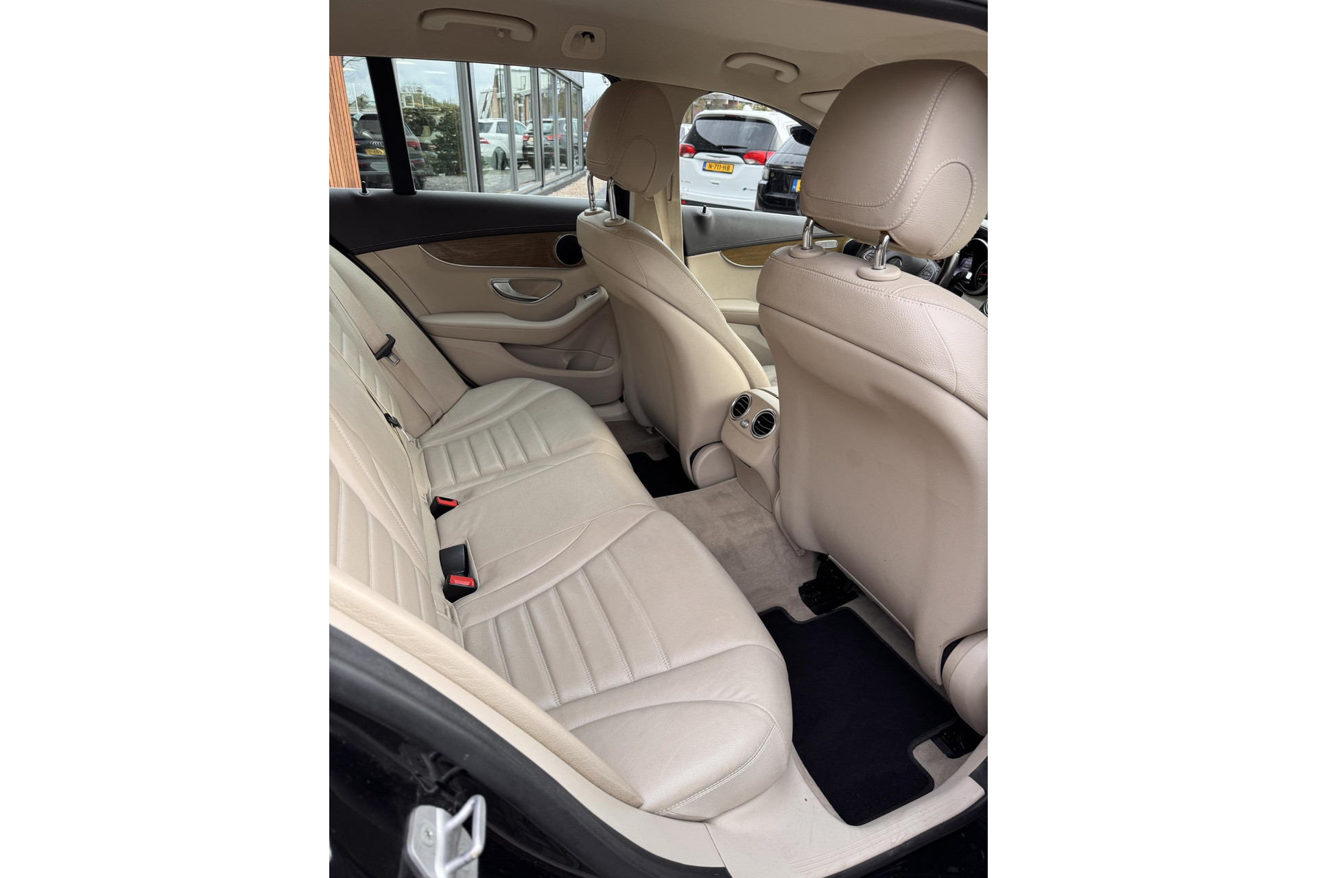 Mercedes-Benz C-Klasse Estate 180 Prestige 2016 OBSIDIAN BLACK (197U) 10