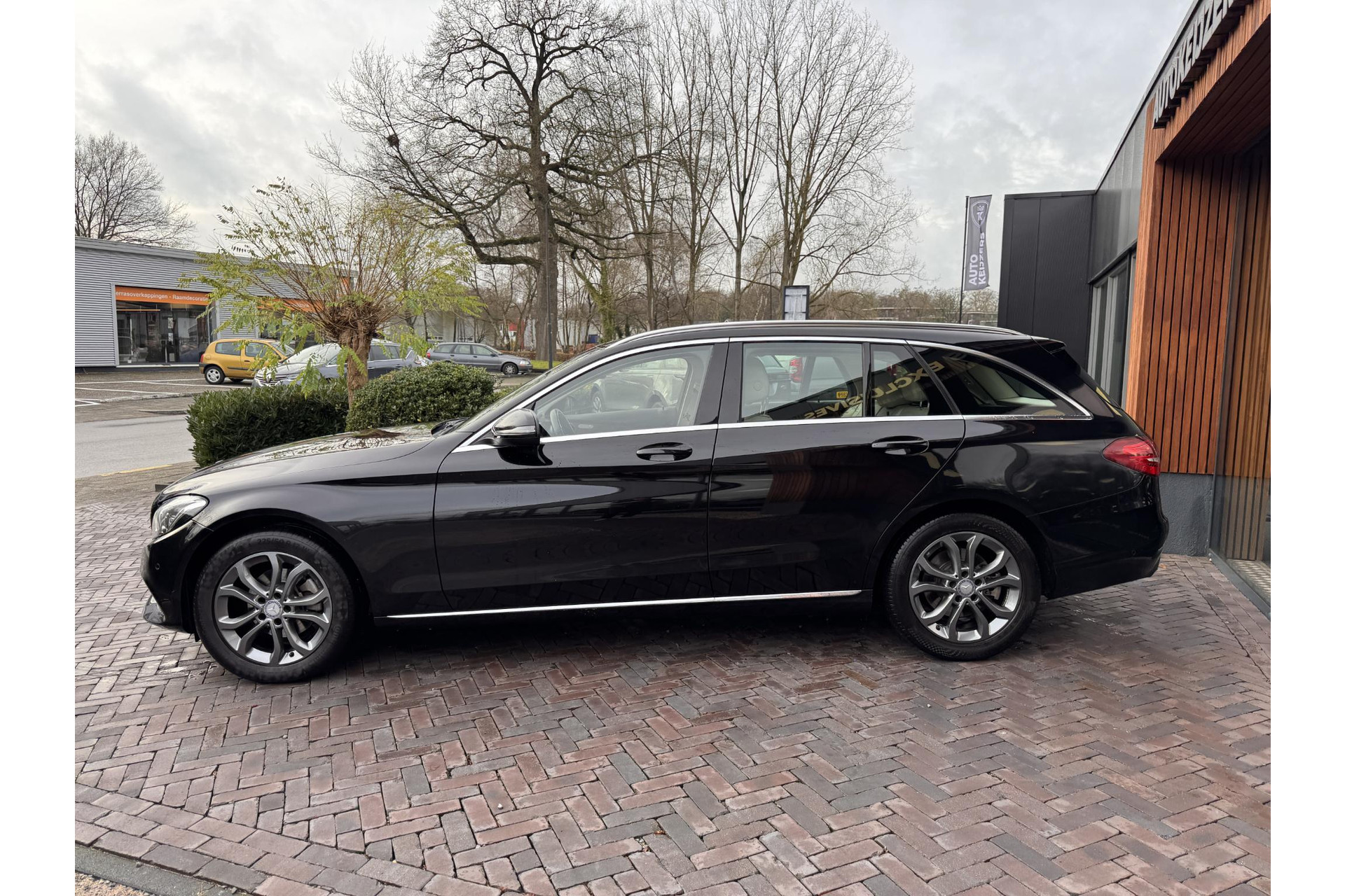 Mercedes-Benz C-Klasse Estate 180 Prestige 2016 OBSIDIAN BLACK (197U) 4