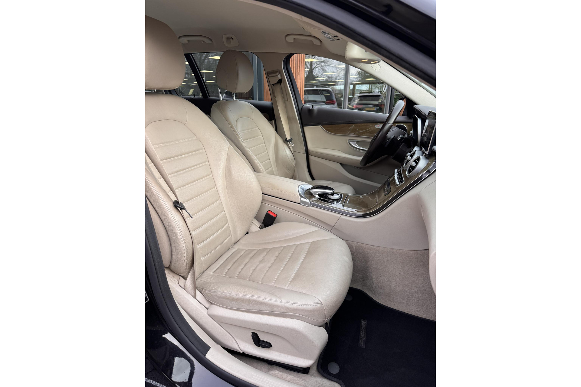 Mercedes-Benz C-Klasse Estate 180 Prestige 2016 OBSIDIAN BLACK (197U) 9