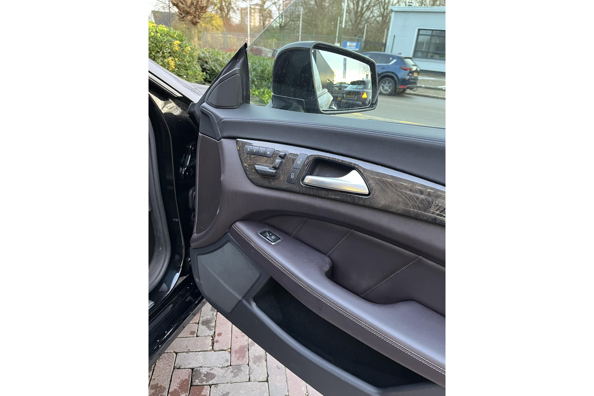 Mercedes-Benz CLS-Klasse 350 2011 OBSIDIAN BLACK (197U) 16