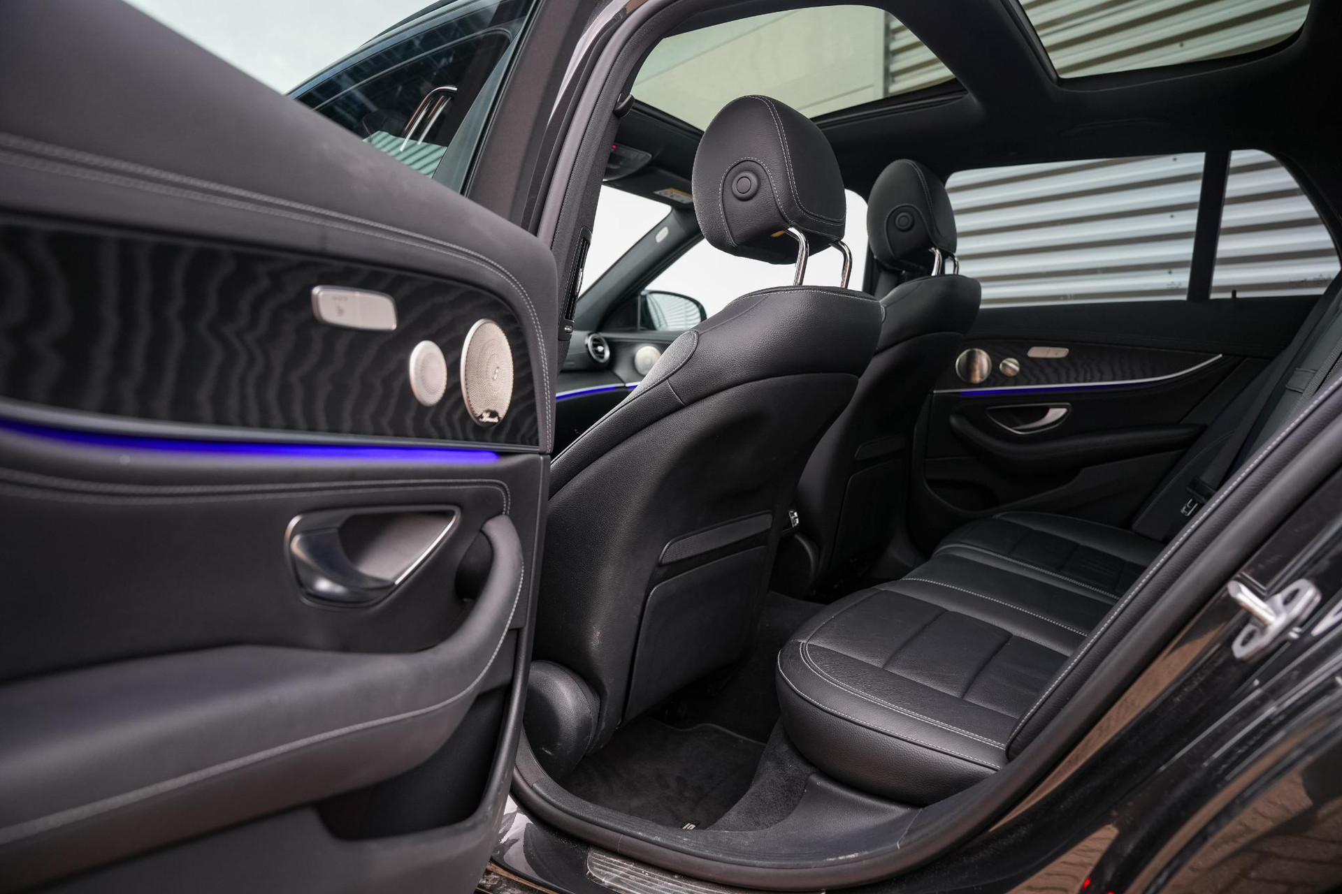 Mercedes-Benz E-Klasse 300 de 2022 GRAPHITE GRAY - METALLIC FINISH (831U) 10