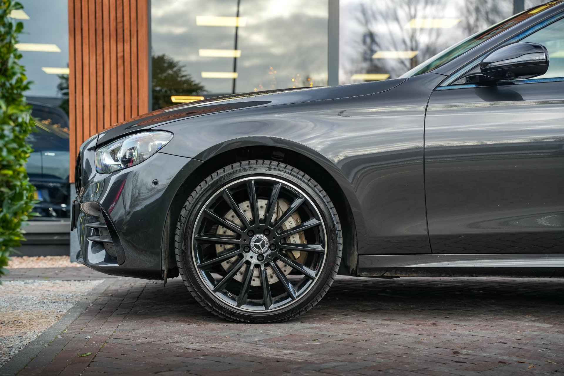 Mercedes-Benz E-Klasse 300 de 2022 GRAPHITE GRAY - METALLIC FINISH (831U) 12