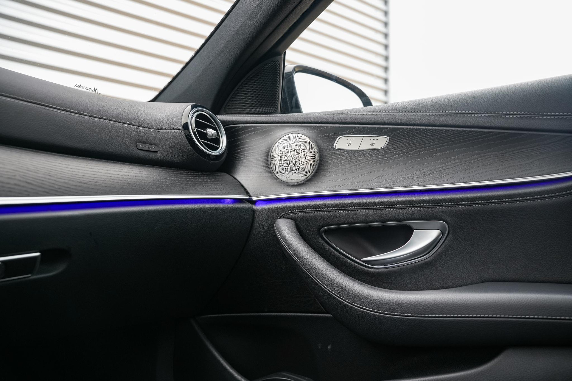 Mercedes-Benz E-Klasse 300 de 2022 GRAPHITE GRAY - METALLIC FINISH (831U) 23