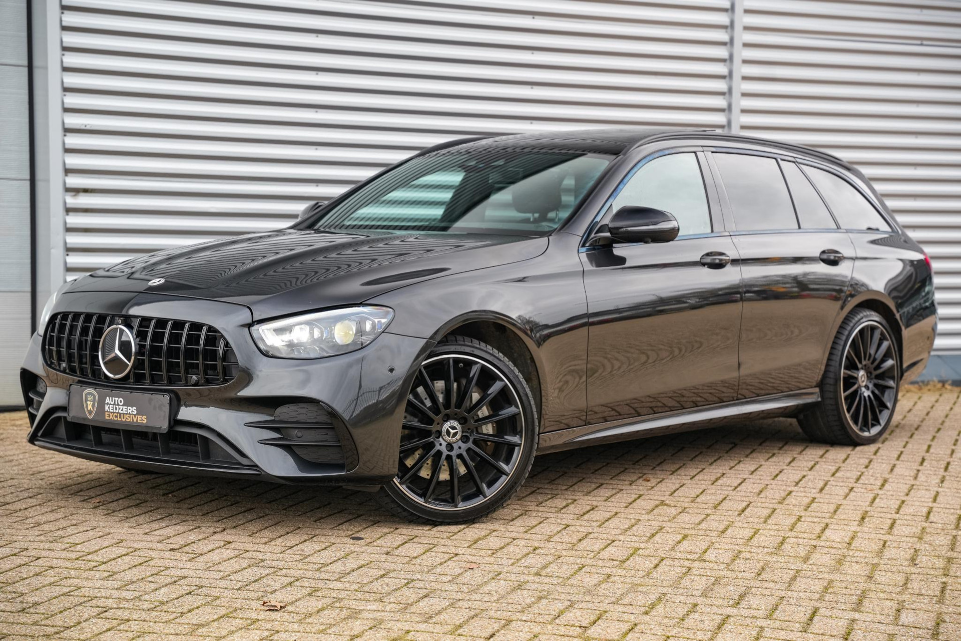 Mercedes-Benz E-Klasse 300 de 2022 GRAPHITE GRAY - METALLIC FINISH (831U) 32