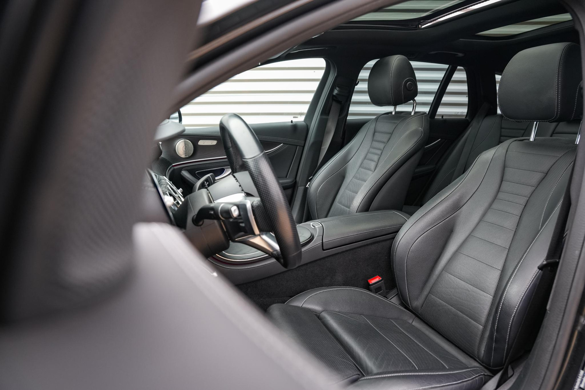 Mercedes-Benz E-Klasse 300 de 2022 GRAPHITE GRAY - METALLIC FINISH (831U) 8