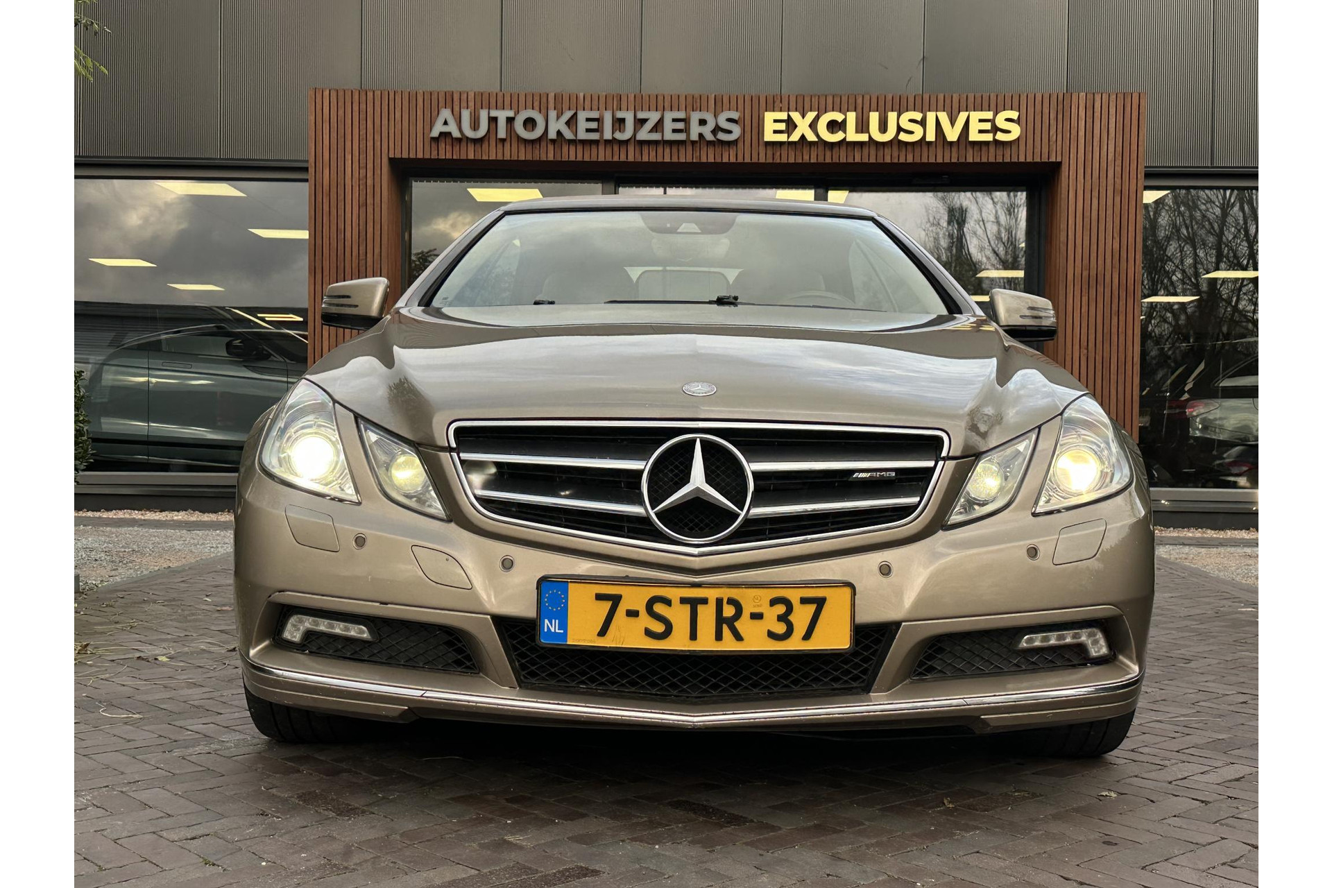 Mercedes-Benz E-Klasse Cabrio 350 CDI Elegance 2010 SANIDINE BEIGE 2