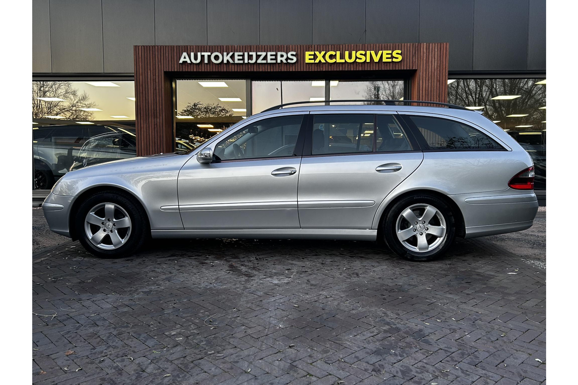 Mercedes-Benz E-Klasse Combi 280 Classic 2005 BRIGHT SILVER METALLIC CLEAR COAT PAINT (775U) 24