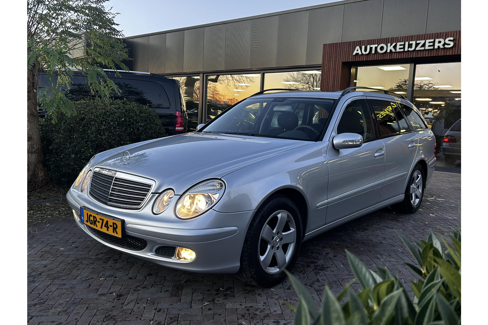 Mercedes-Benz E-Klasse Combi 280 Classic 2005 BRIGHT SILVER METALLIC CLEAR COAT PAINT (775U) 30