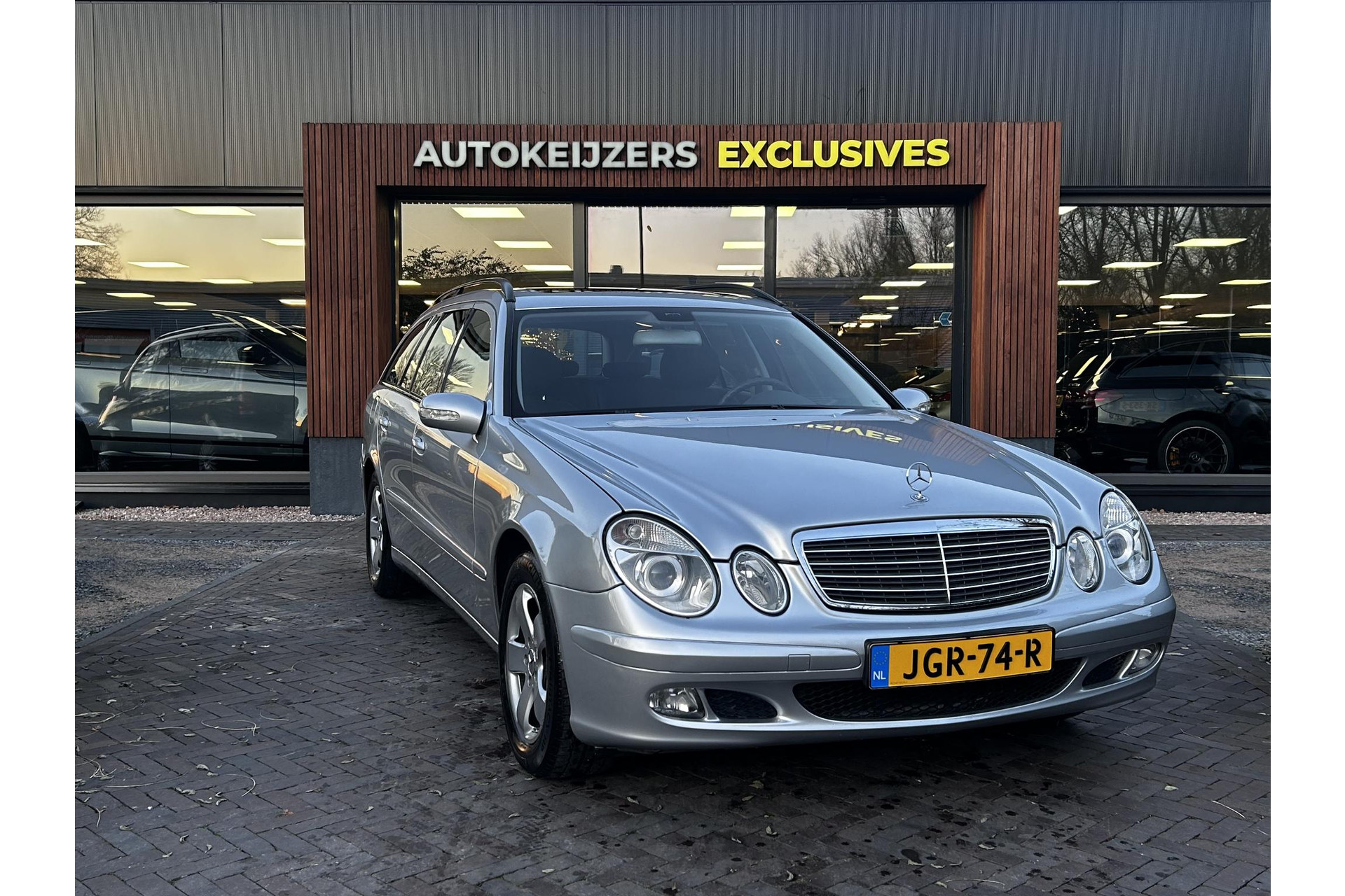 Mercedes-Benz E-Klasse Combi 280 Classic 2005 BRIGHT SILVER METALLIC CLEAR COAT PAINT (775U) 32