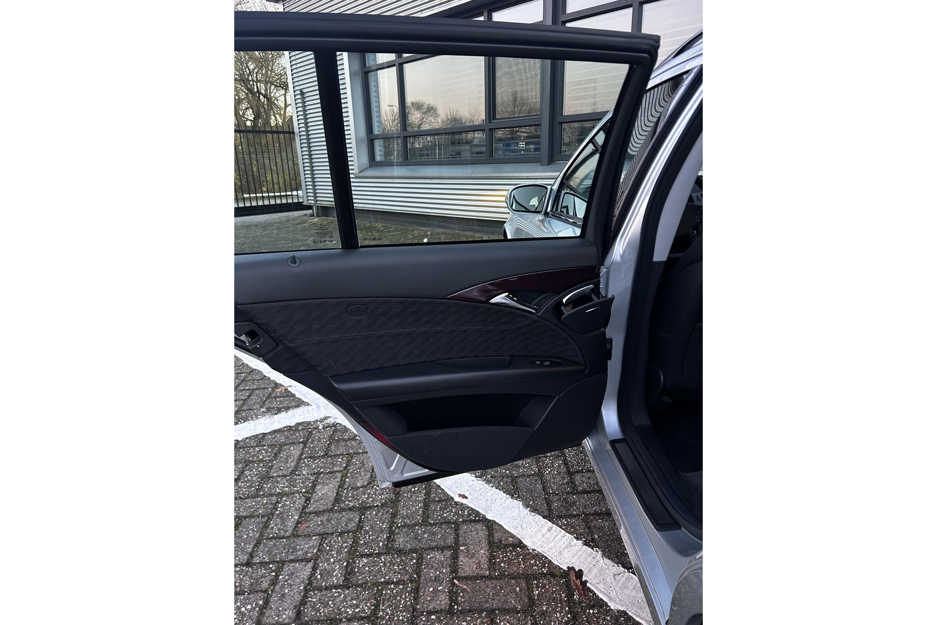 Mercedes-Benz E-Klasse Combi 280 Classic 2005 BRIGHT SILVER METALLIC CLEAR COAT PAINT (775U) 35