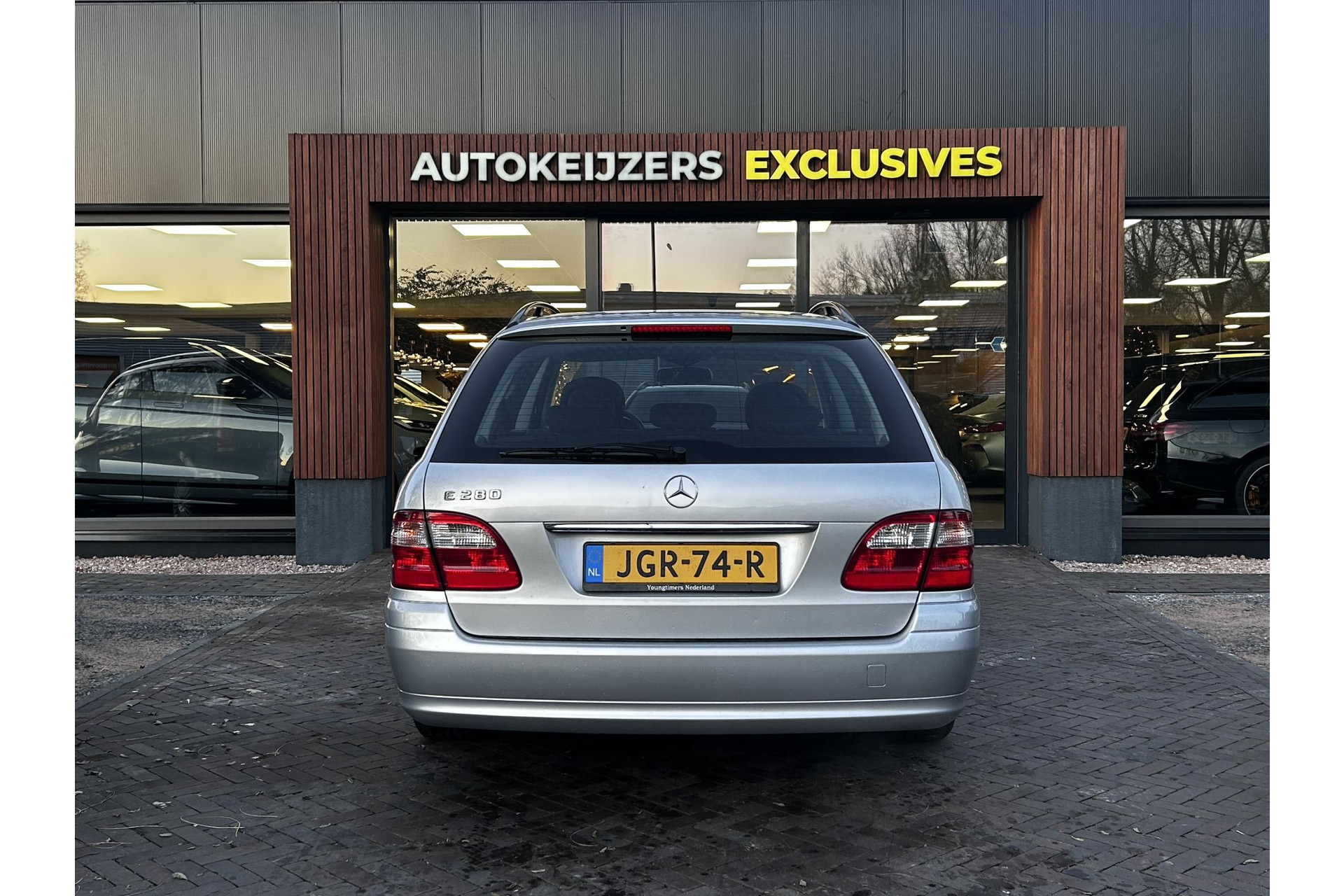 Mercedes-Benz E-Klasse Combi 280 Classic 2005 BRIGHT SILVER METALLIC CLEAR COAT PAINT (775U) 9