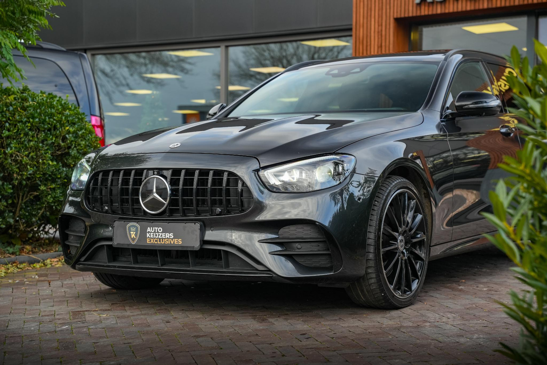 Mercedes-Benz E-Klasse E300 de 2022 GRAPHITE GRAY - METALLIC FINISH (831U) 13