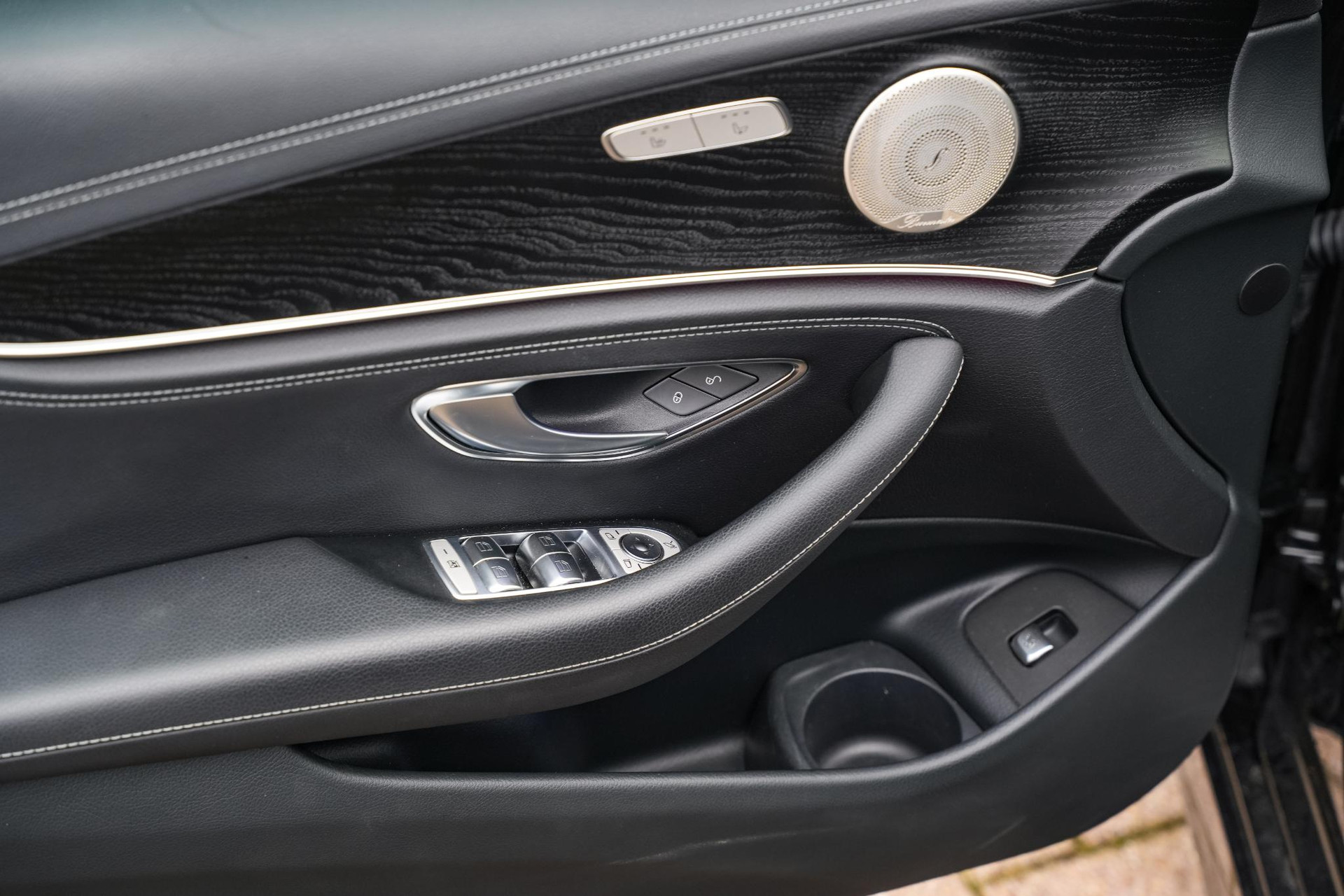 Mercedes-Benz E-Klasse E300 de 2022 GRAPHITE GRAY - METALLIC FINISH (831U) 14