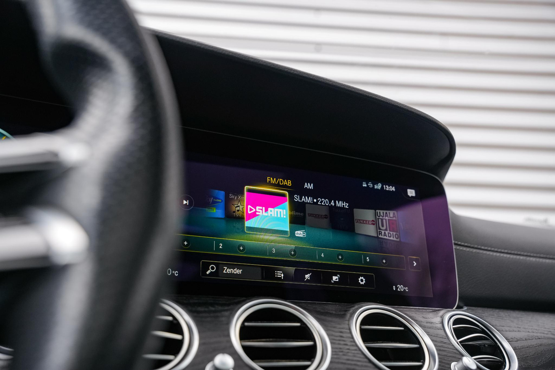 Mercedes-Benz E-Klasse E300 de 2022 GRAPHITE GRAY - METALLIC FINISH (831U) 22