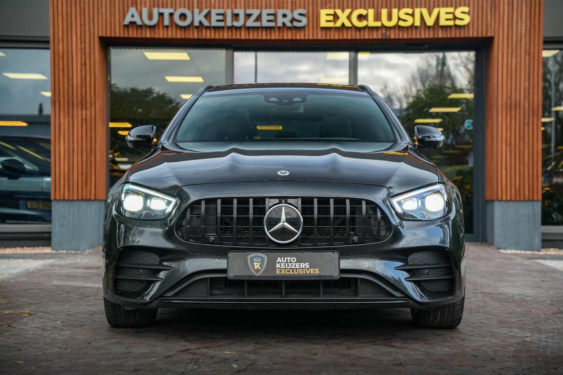 Mercedes-Benz E-Klasse E300 de 2022 GRAPHITE GRAY - METALLIC FINISH (831U) 3