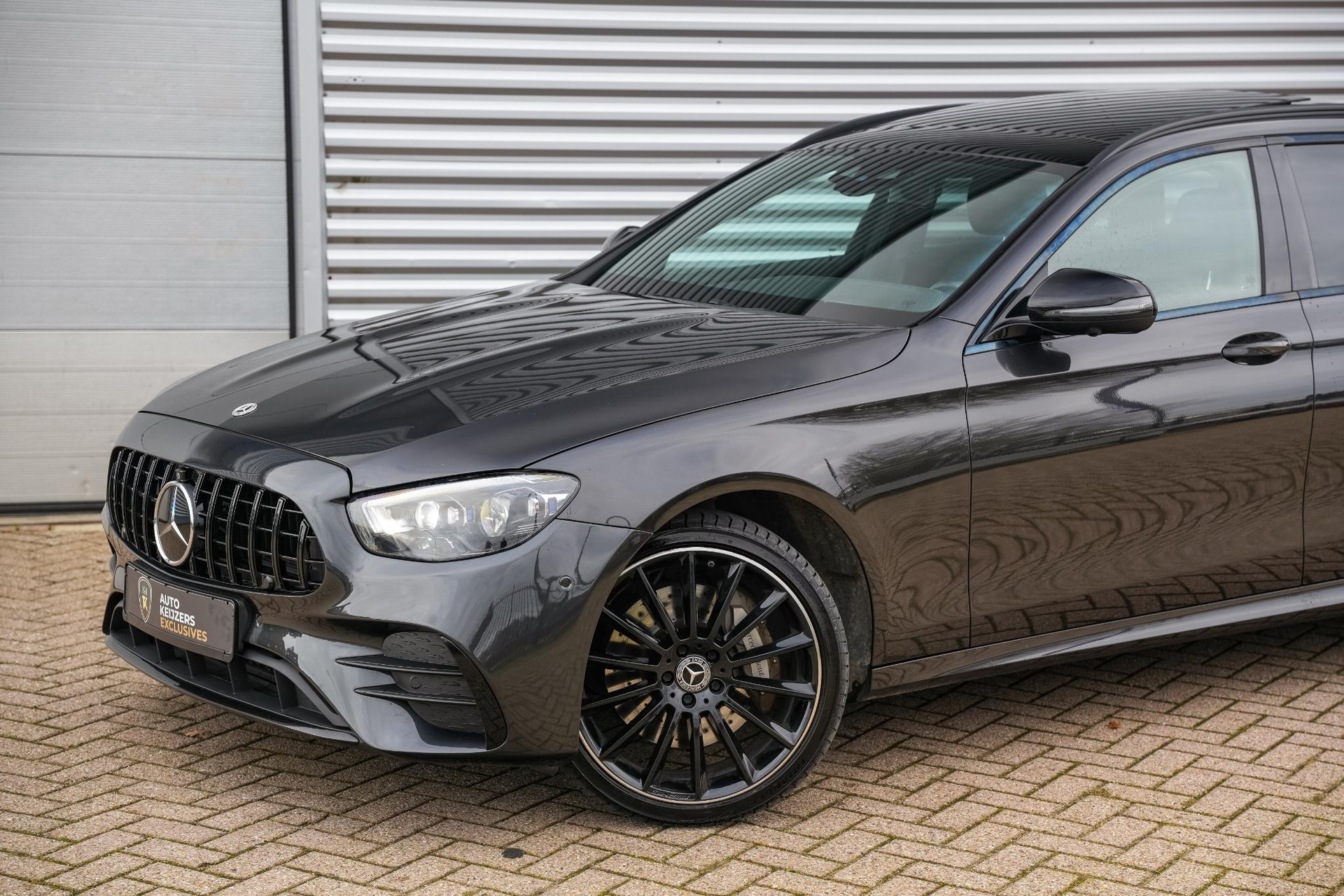 Mercedes-Benz E-Klasse E300 de 2022 GRAPHITE GRAY - METALLIC FINISH (831U) 33