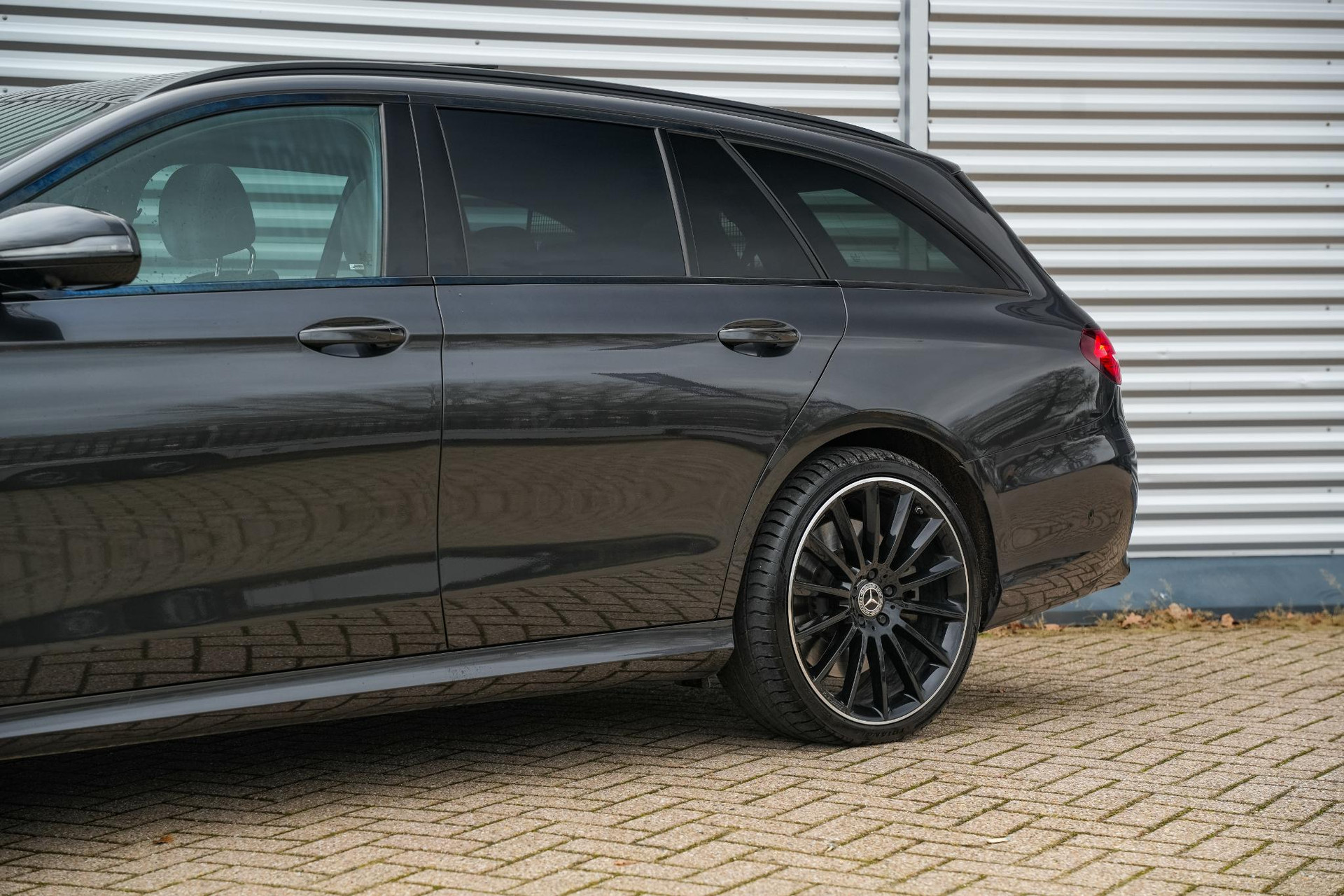 Mercedes-Benz E-Klasse E300 de 2022 GRAPHITE GRAY - METALLIC FINISH (831U) 34