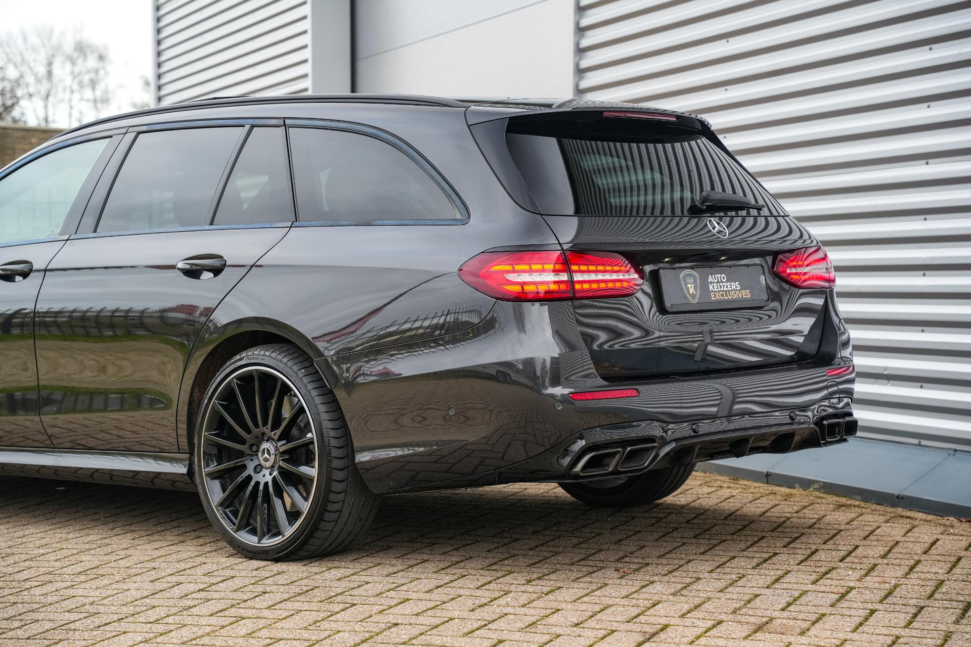 Mercedes-Benz E-Klasse E300 de 2022 GRAPHITE GRAY - METALLIC FINISH (831U) 35