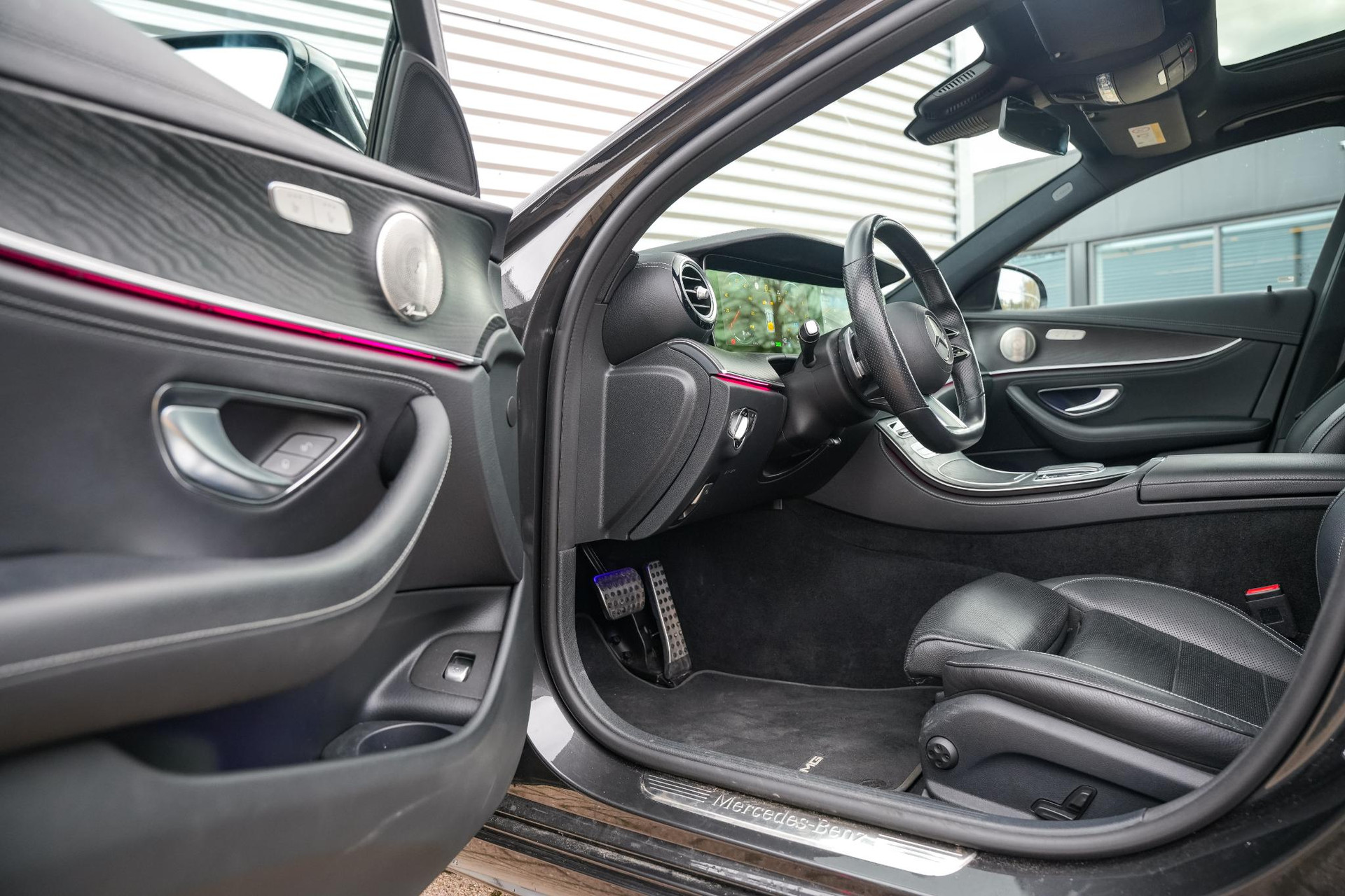 Mercedes-Benz E-Klasse E300 de 2022 GRAPHITE GRAY - METALLIC FINISH (831U) 6