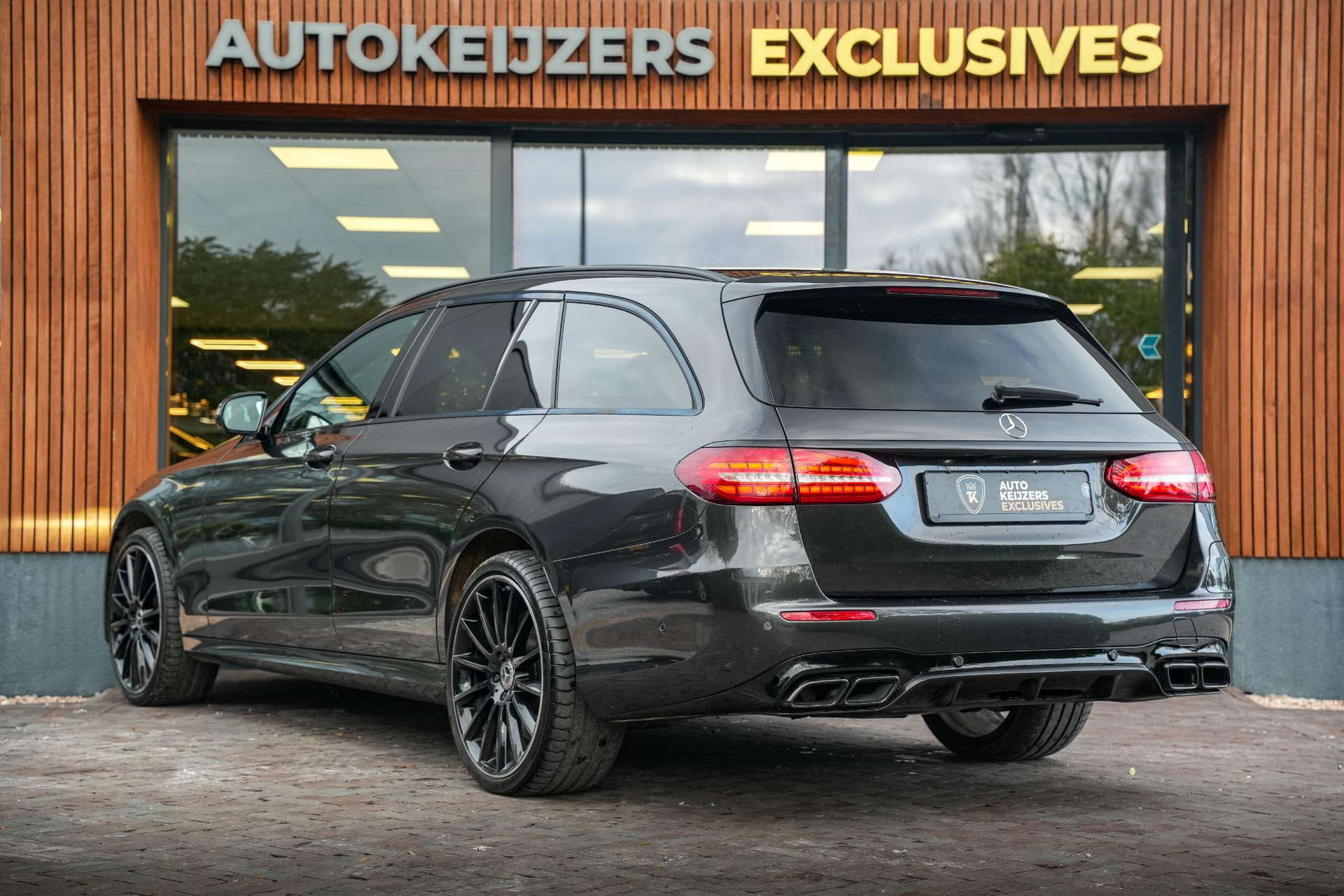 Mercedes-Benz E-Klasse E300 de 2022 GRAPHITE GRAY - METALLIC FINISH (831U) 7