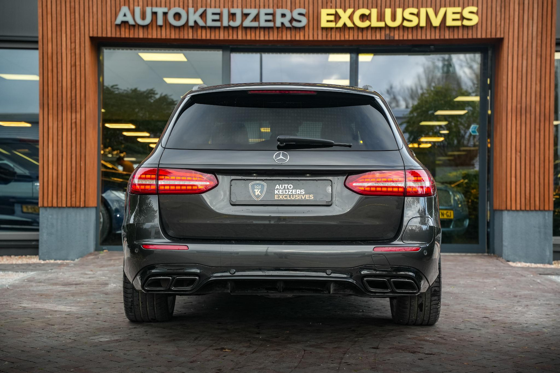 Mercedes-Benz E-Klasse E300 de 2022 GRAPHITE GRAY - METALLIC FINISH (831U) 9