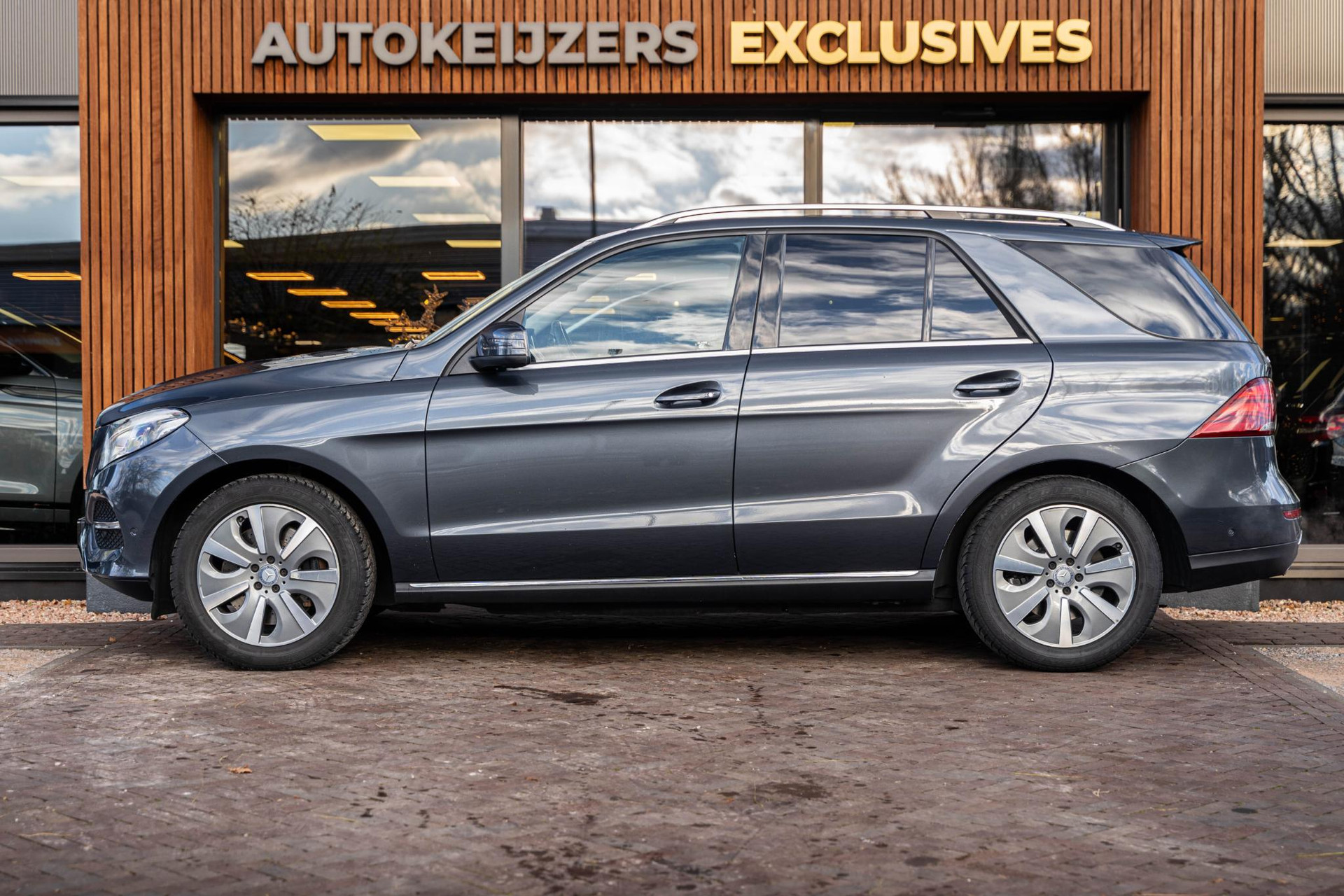 Mercedes-Benz GLE 500 e 4MATIC 2015 TENORITE GRAY METALLIC PAINT (755U) 7