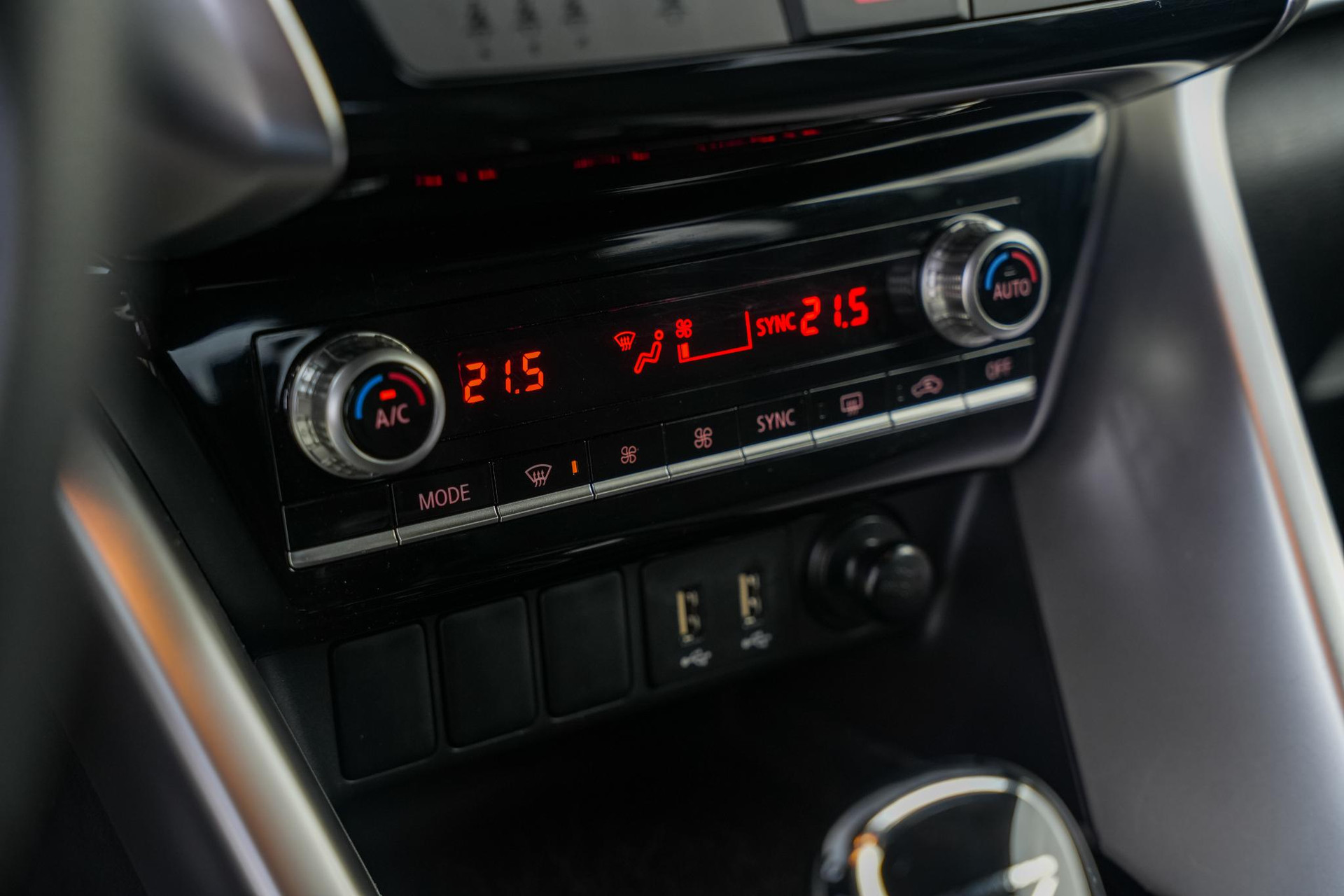 Mitsubishi Eclipse Cross 2.4 PHEV Intense+ 2023 Sterling silver m 17