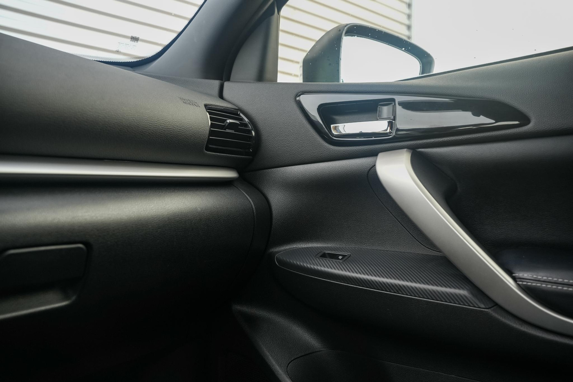 Mitsubishi Eclipse Cross 2.4 PHEV Intense+ 2023 Sterling silver m 22