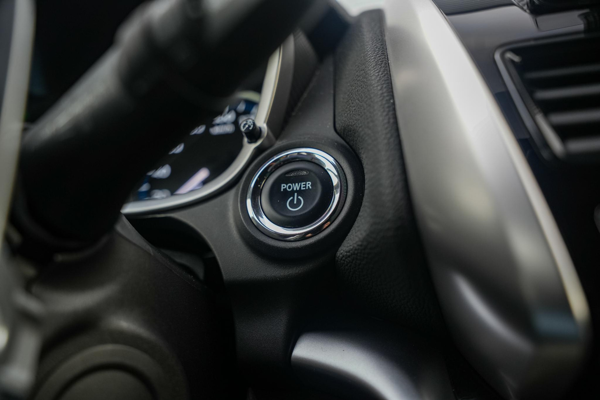 Mitsubishi Eclipse Cross 2.4 PHEV Intense+ 2023 Sterling silver m 24