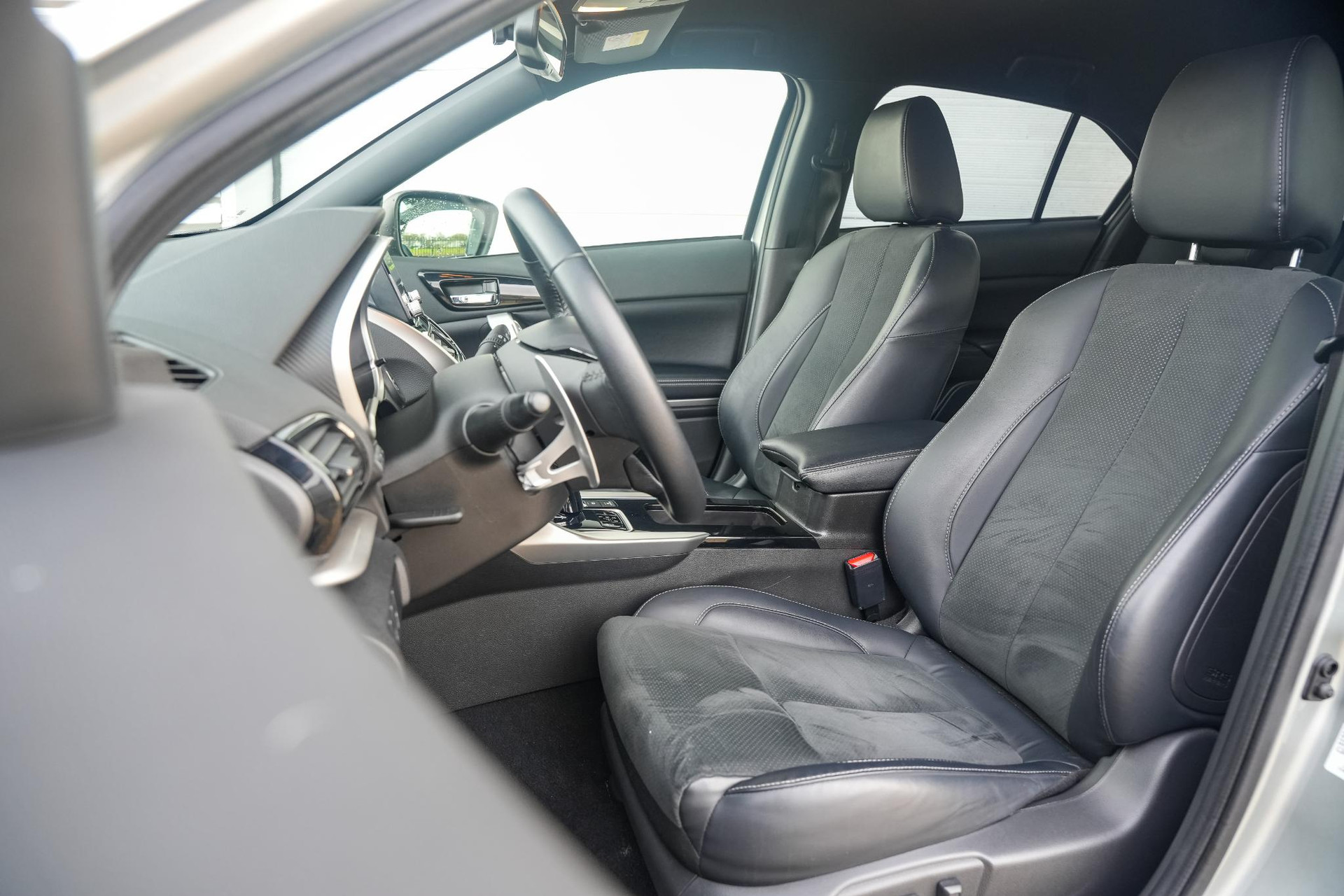 Mitsubishi Eclipse Cross 2.4 PHEV Intense+ 2023 Sterling silver m 8