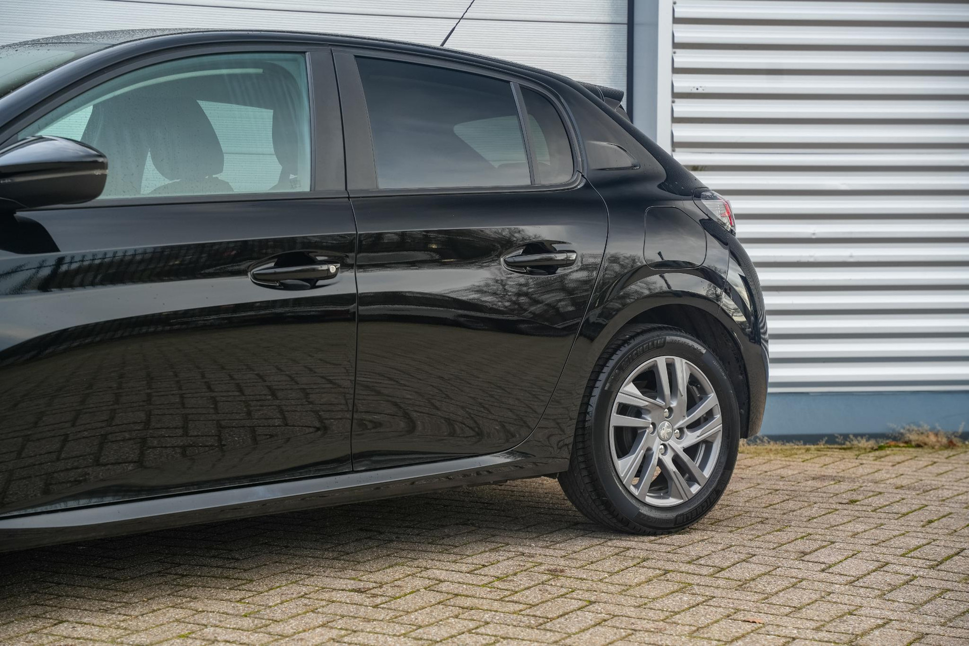 Peugeot 208 1.2 PureTech Active Pack 2022 Noir perla nera 26