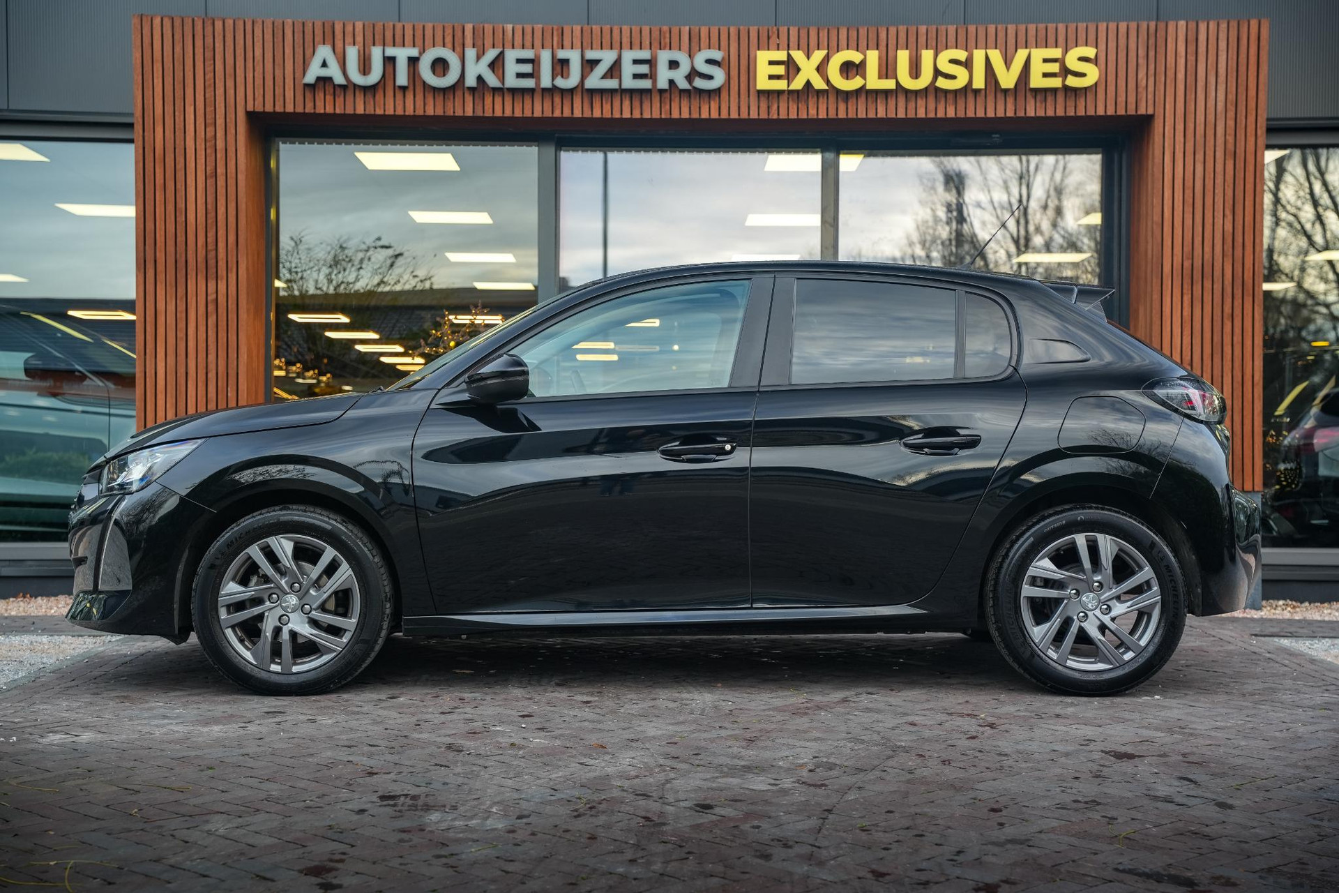 Peugeot 208 1.2 PureTech Active Pack 2022 Noir perla nera 5