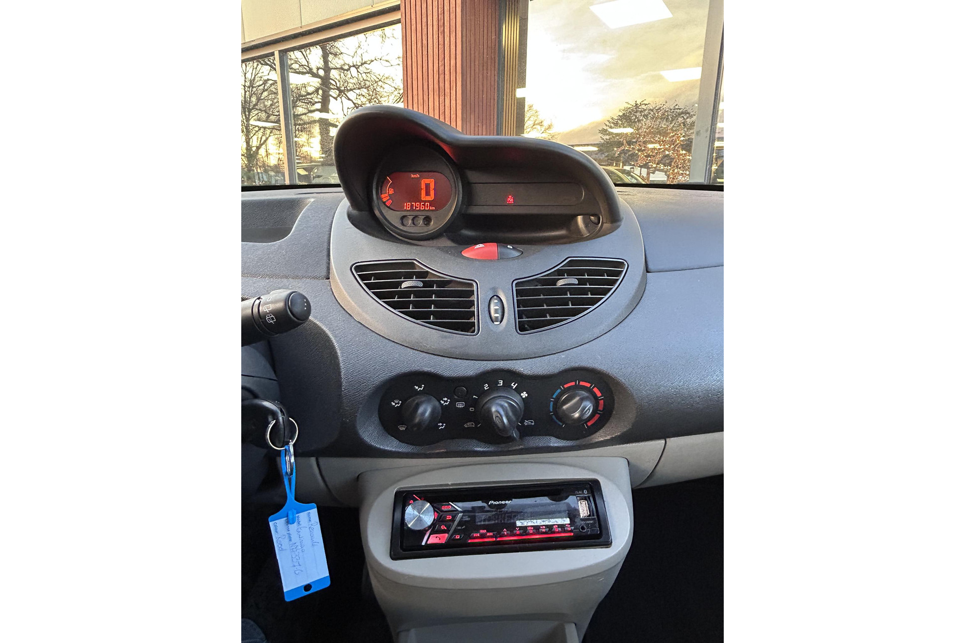 Renault Twingo 1.2 Acces 2009 RED BRISK BC (OV727) 11