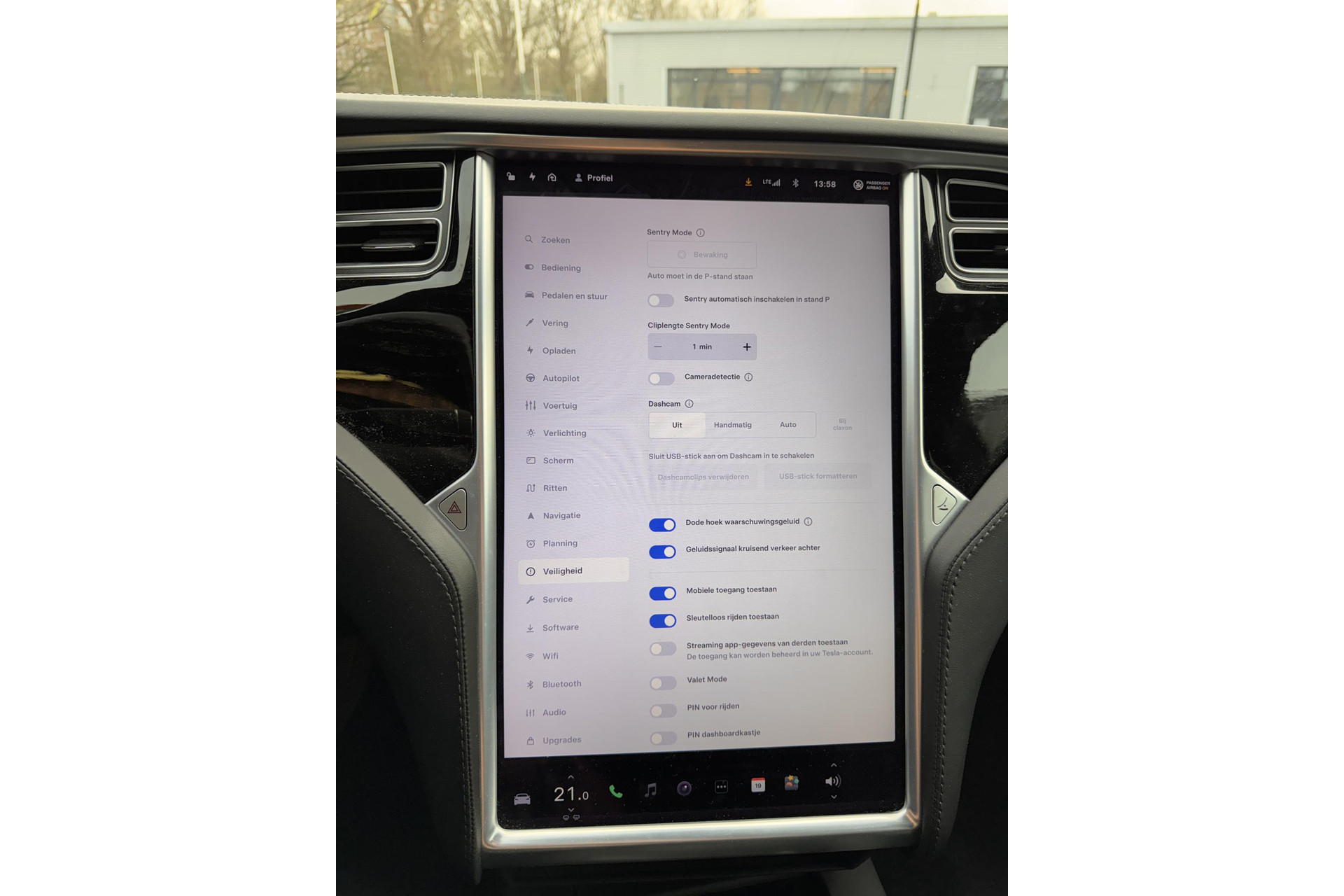 Tesla Model S 75D Base 2018  22