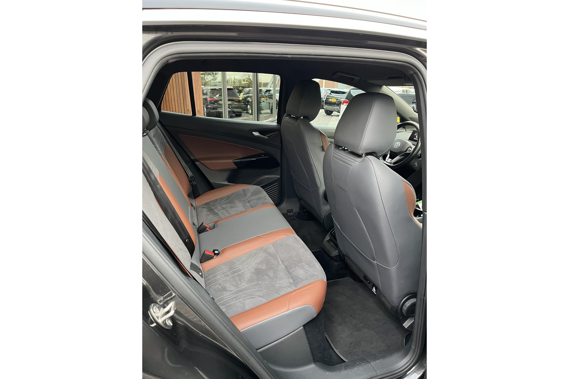 Volkswagen ID.4 First 77 kWh 2020 Mangan grey zwart dak 11