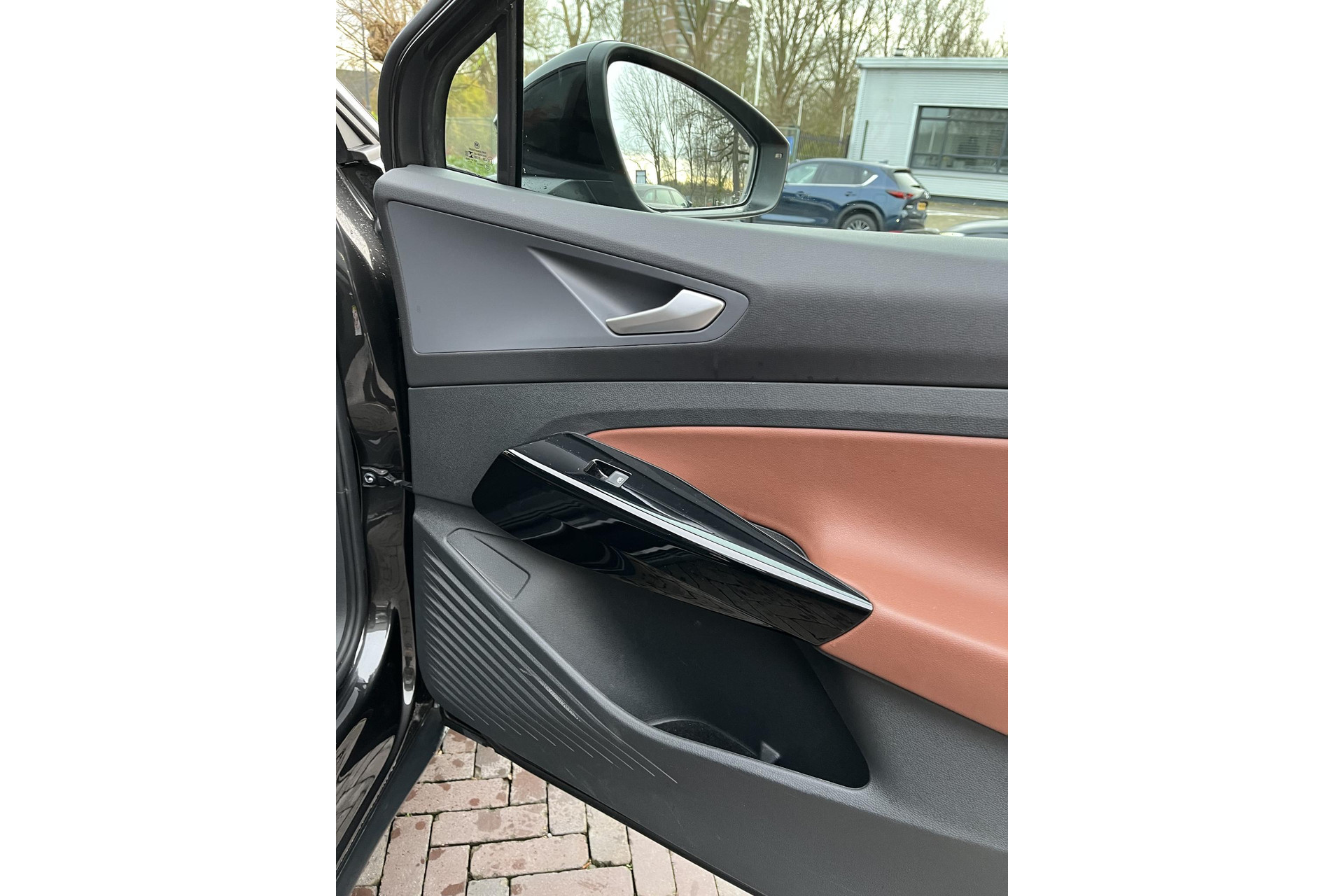 Volkswagen ID.4 First 77 kWh 2020 Mangan grey zwart dak 15