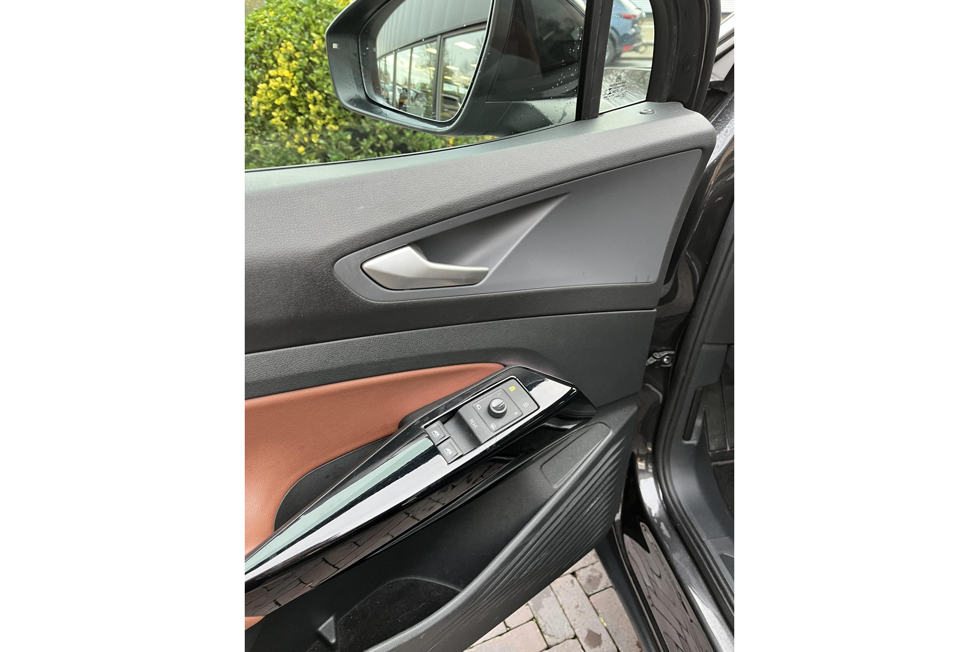 Volkswagen ID.4 First 77 kWh 2020 Mangan grey zwart dak 16