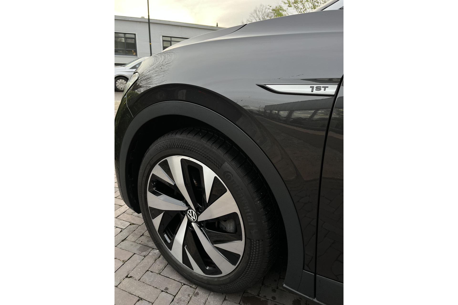 Volkswagen ID.4 First 77 kWh 2020 Mangan grey zwart dak 17