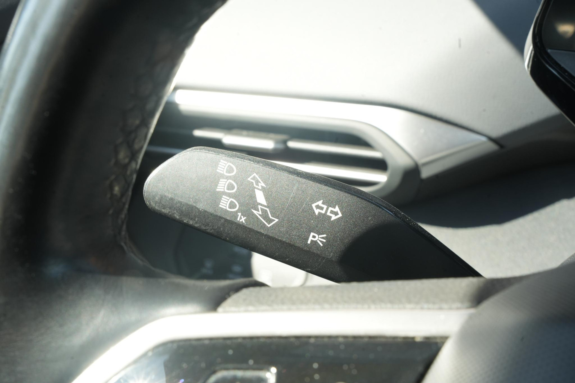Volkswagen ID.4 First 77 kWh 2020 Mangan grey zwart dak 21