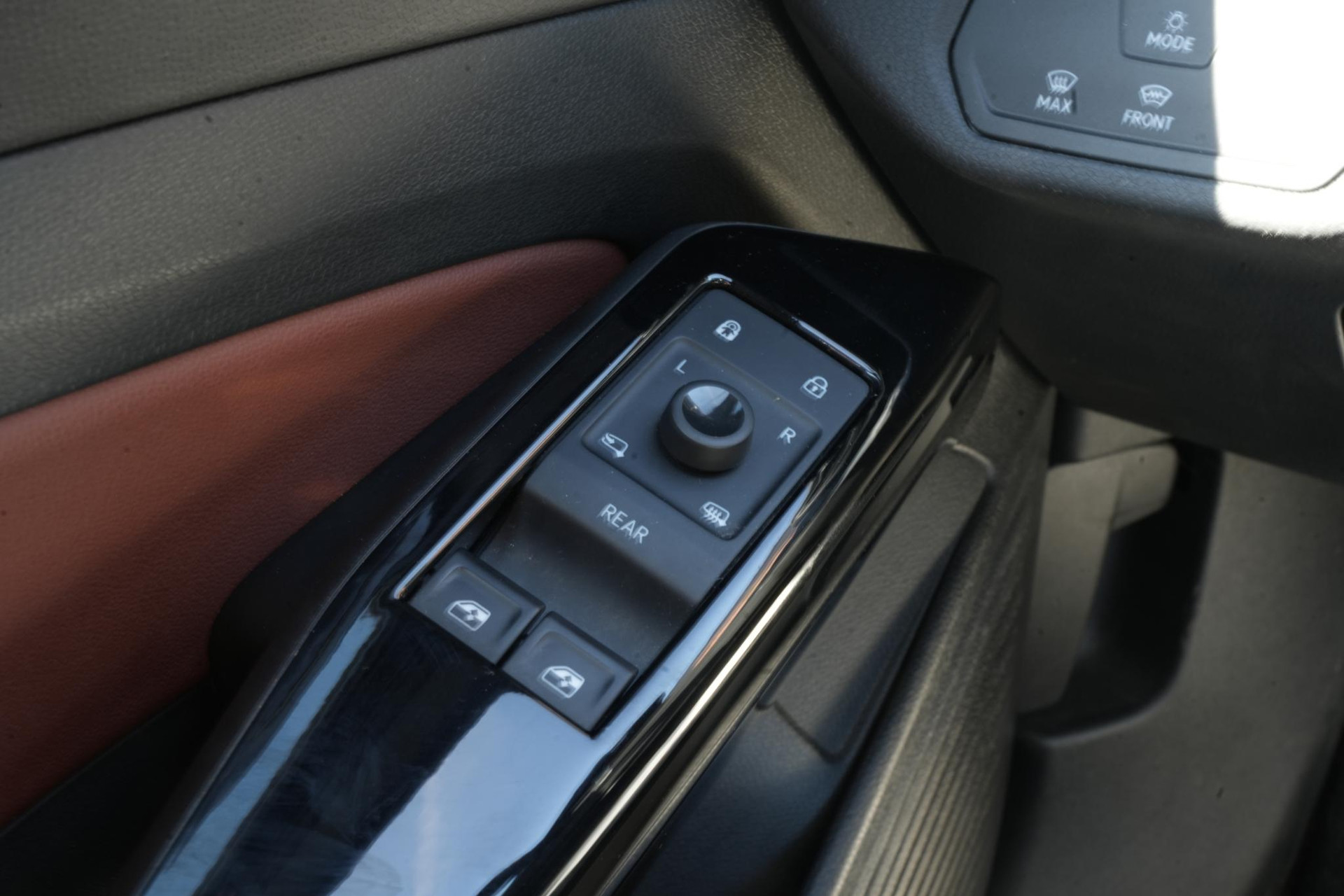 Volkswagen ID.4 First 77 kWh 2020 Mangan grey zwart dak 22