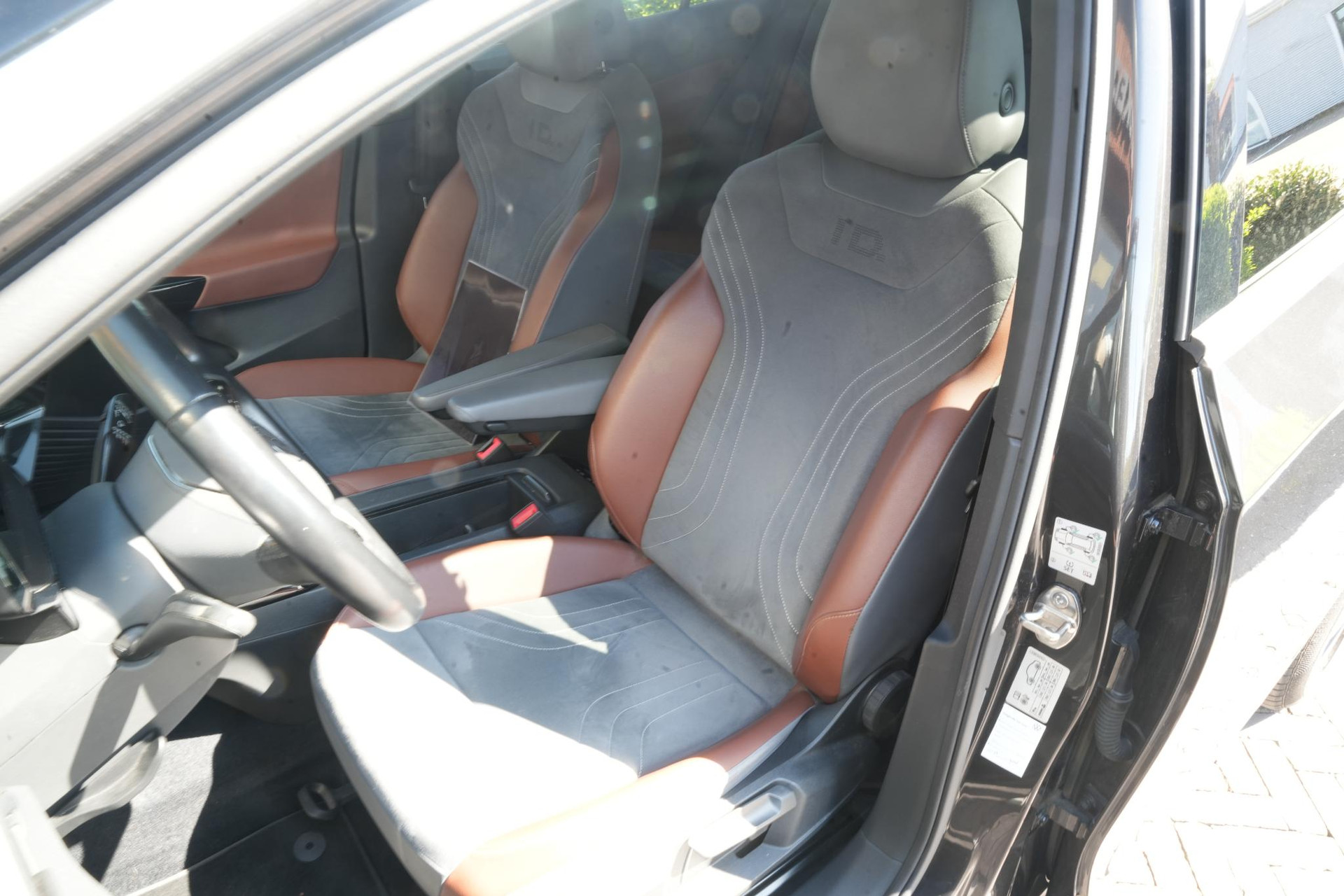 Volkswagen ID.4 First 77 kWh 2020 Mangan grey zwart dak 24