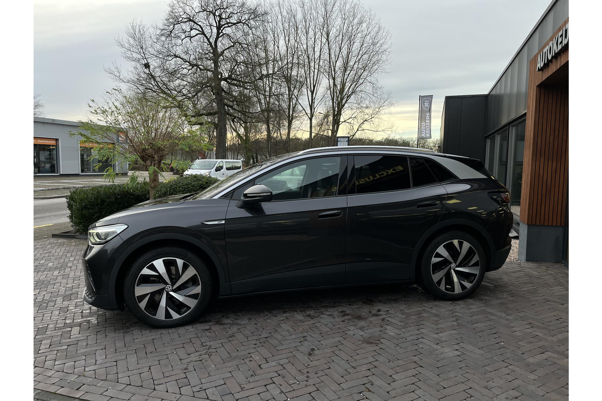 Volkswagen ID.4 First 77 kWh 2020 Mangan grey zwart dak 7